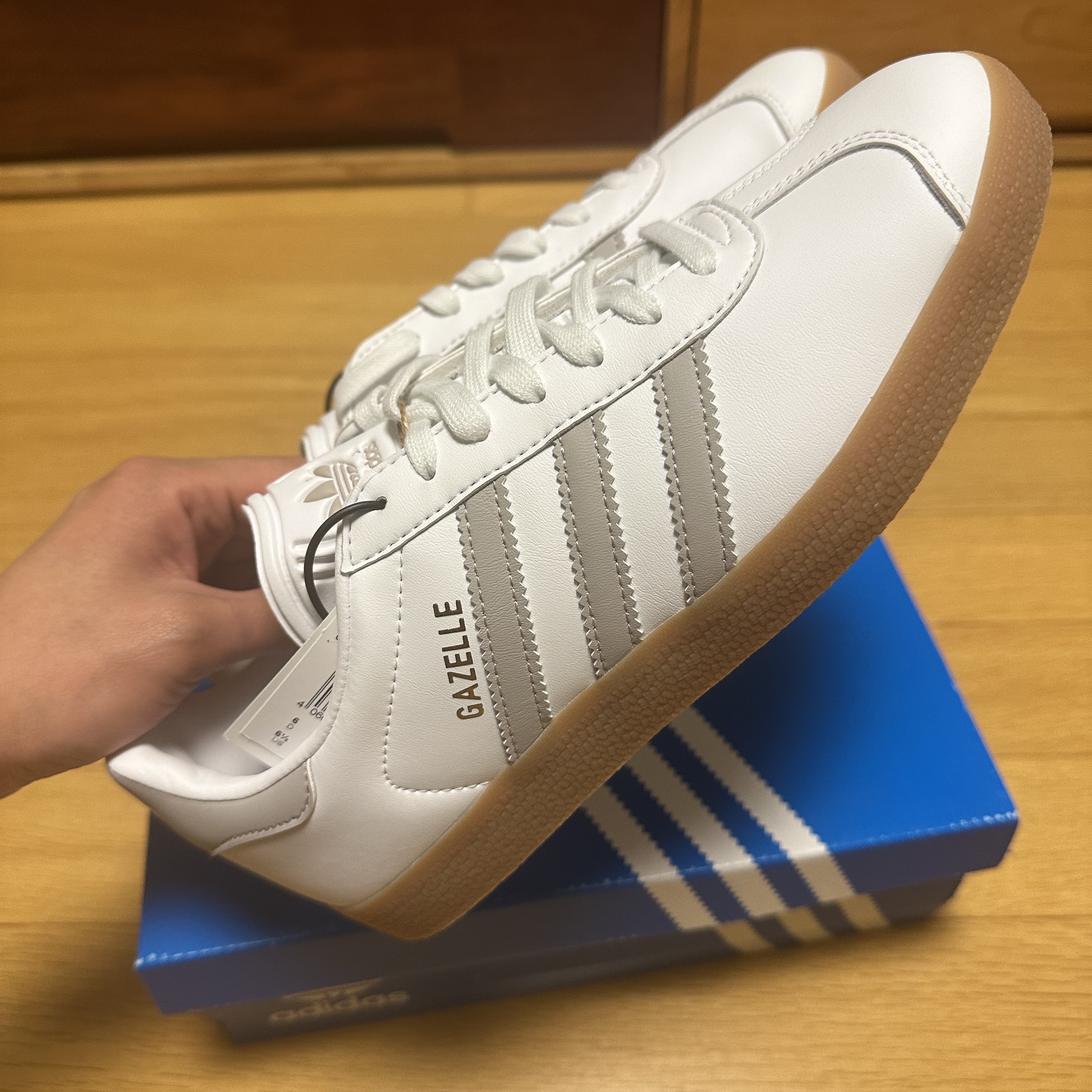 Adidas Gazelle White Grey 착용 스타일