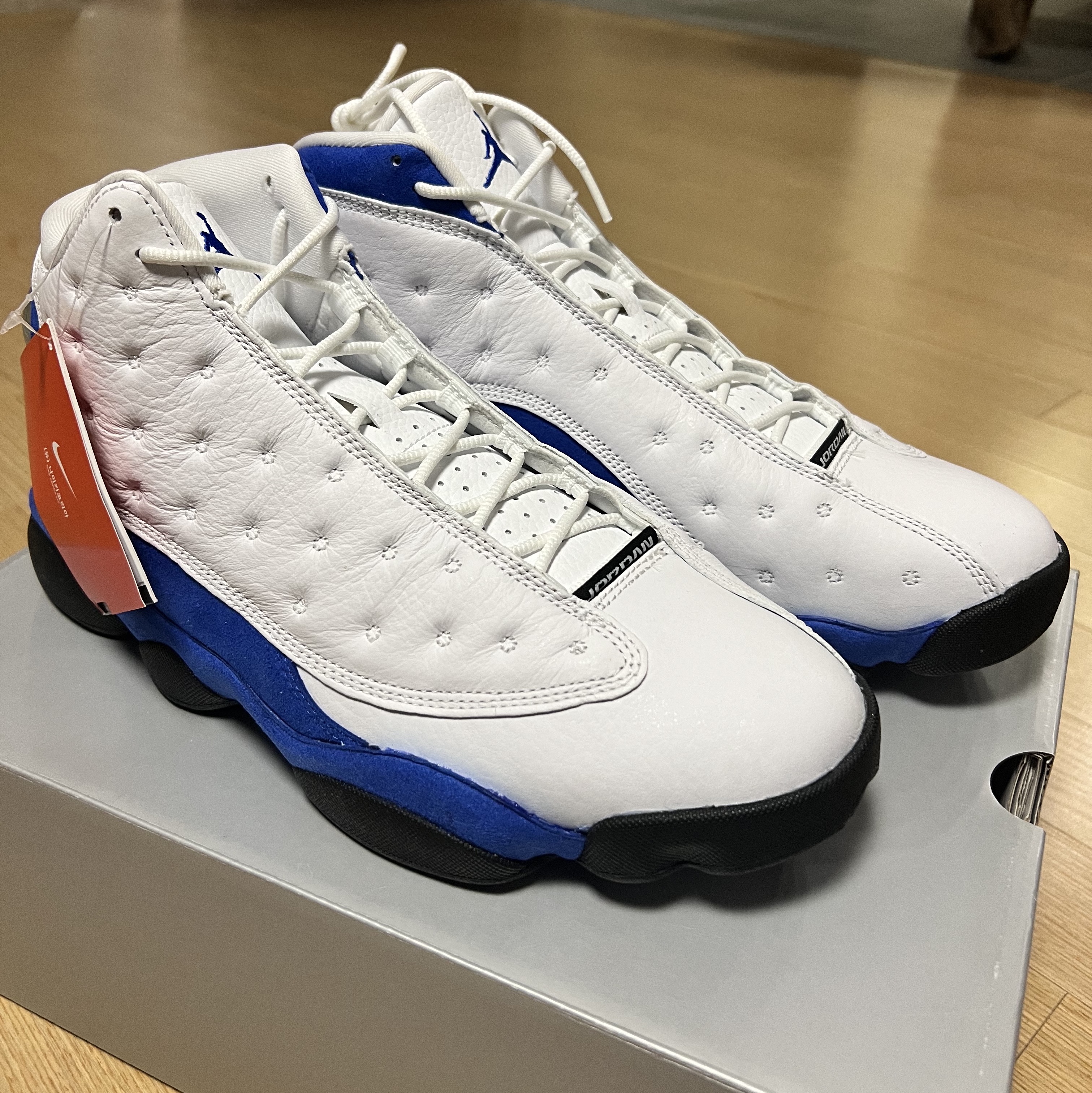 Jordan 13 Retro White Hyper Royal Black 착용 스타일