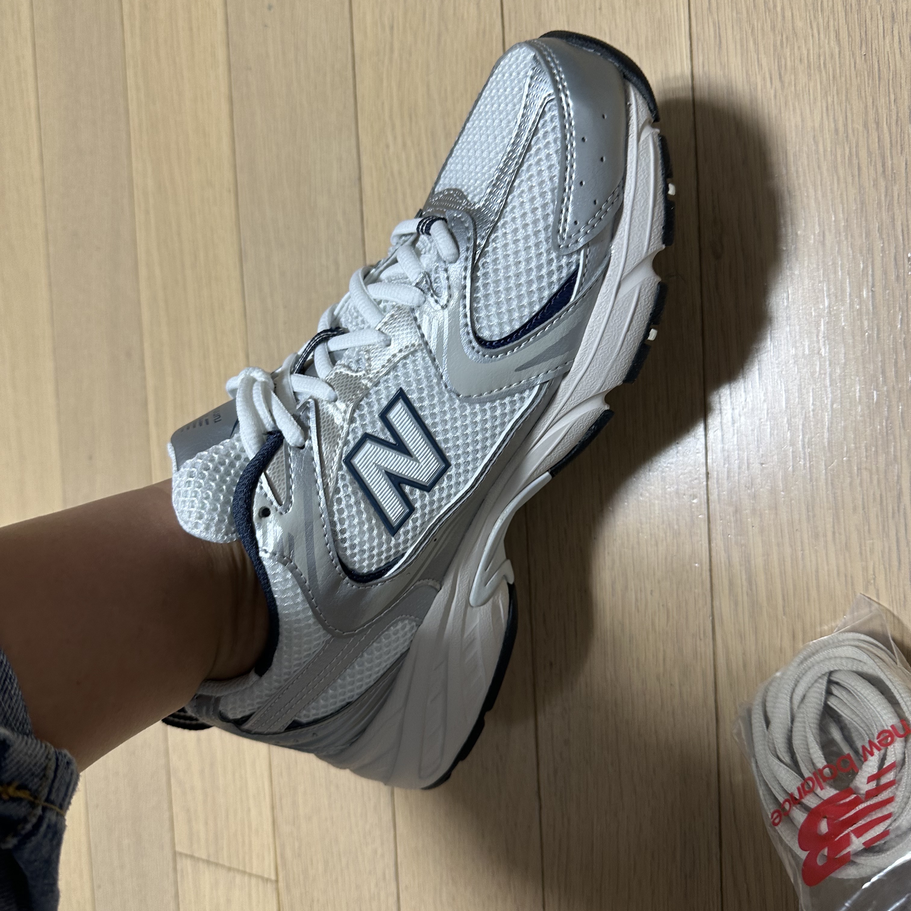 New Balance 530 Steel Grey 착용 스타일 - 3