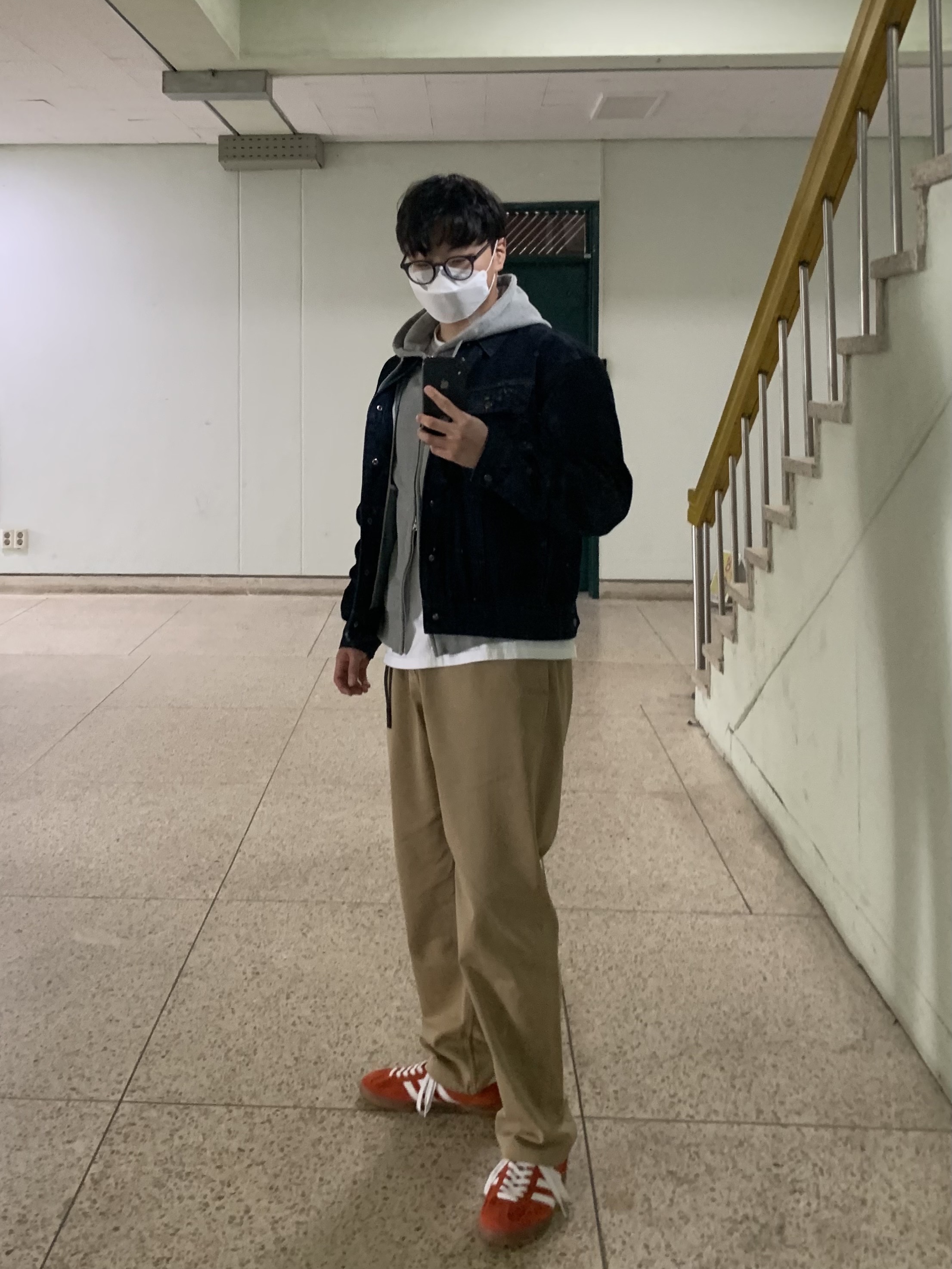 (W) Adidas Gazelle Indoor Bold Orange Cloud White 착용 스타일