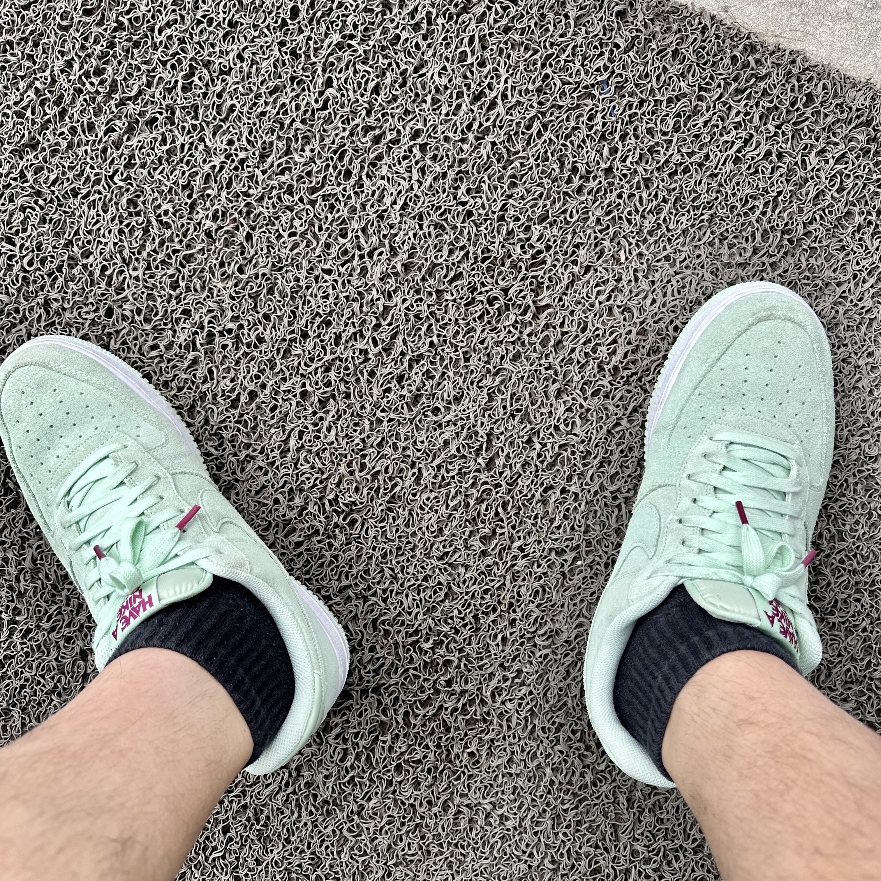 Nike Air Force 1 '07 LV8 Have a Nike Day Frosted Spruce 착용 스타일 - 1