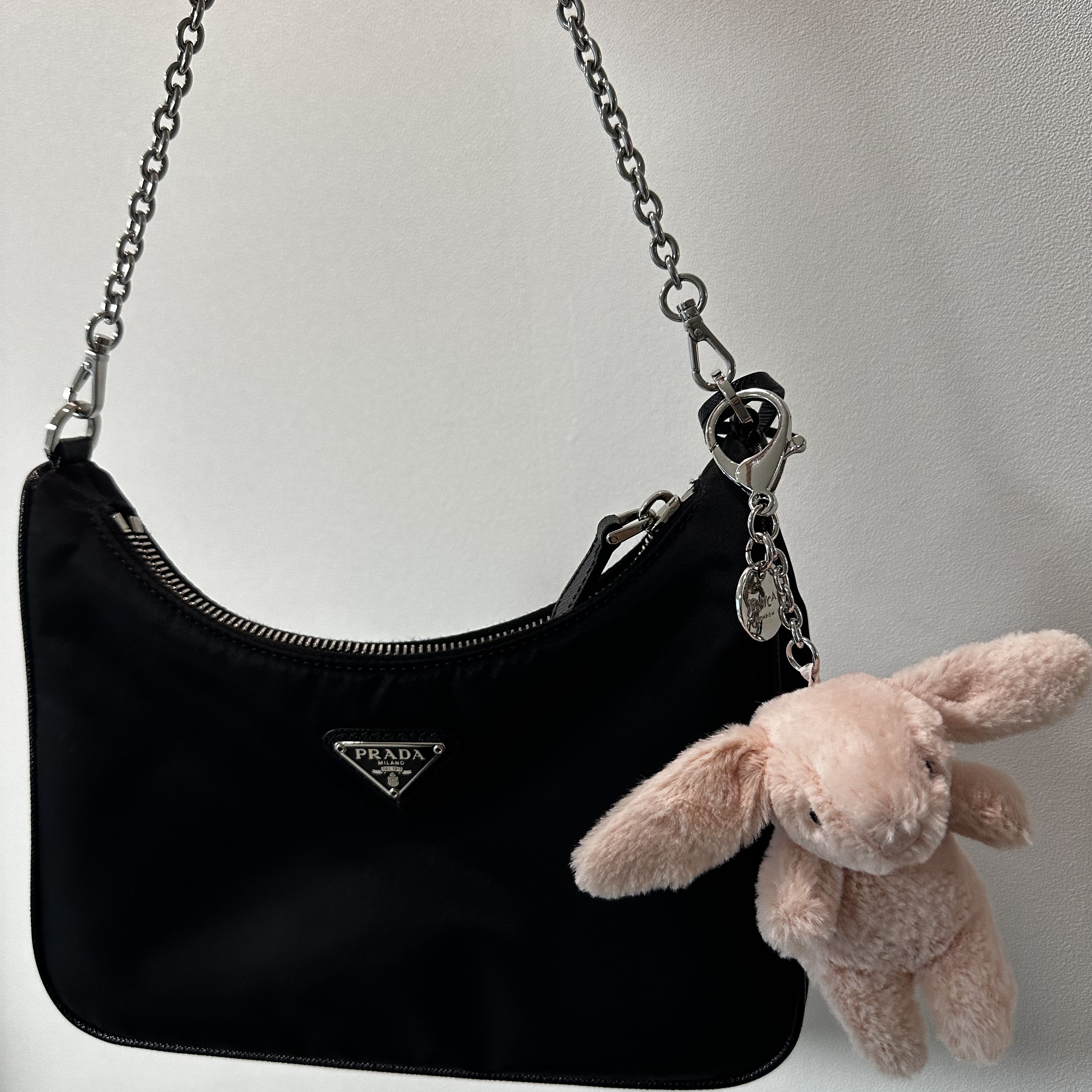 Jellycat Bashful Bunny Bag Charm Blush 착용 스타일