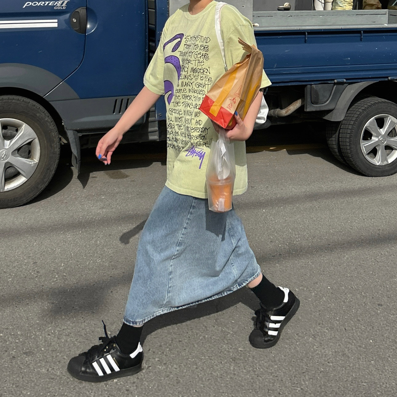 Adidas Superstar Core Black White, Stussy S Talk Pigment Dyed T-shirt Black 착용 스타일 - 2