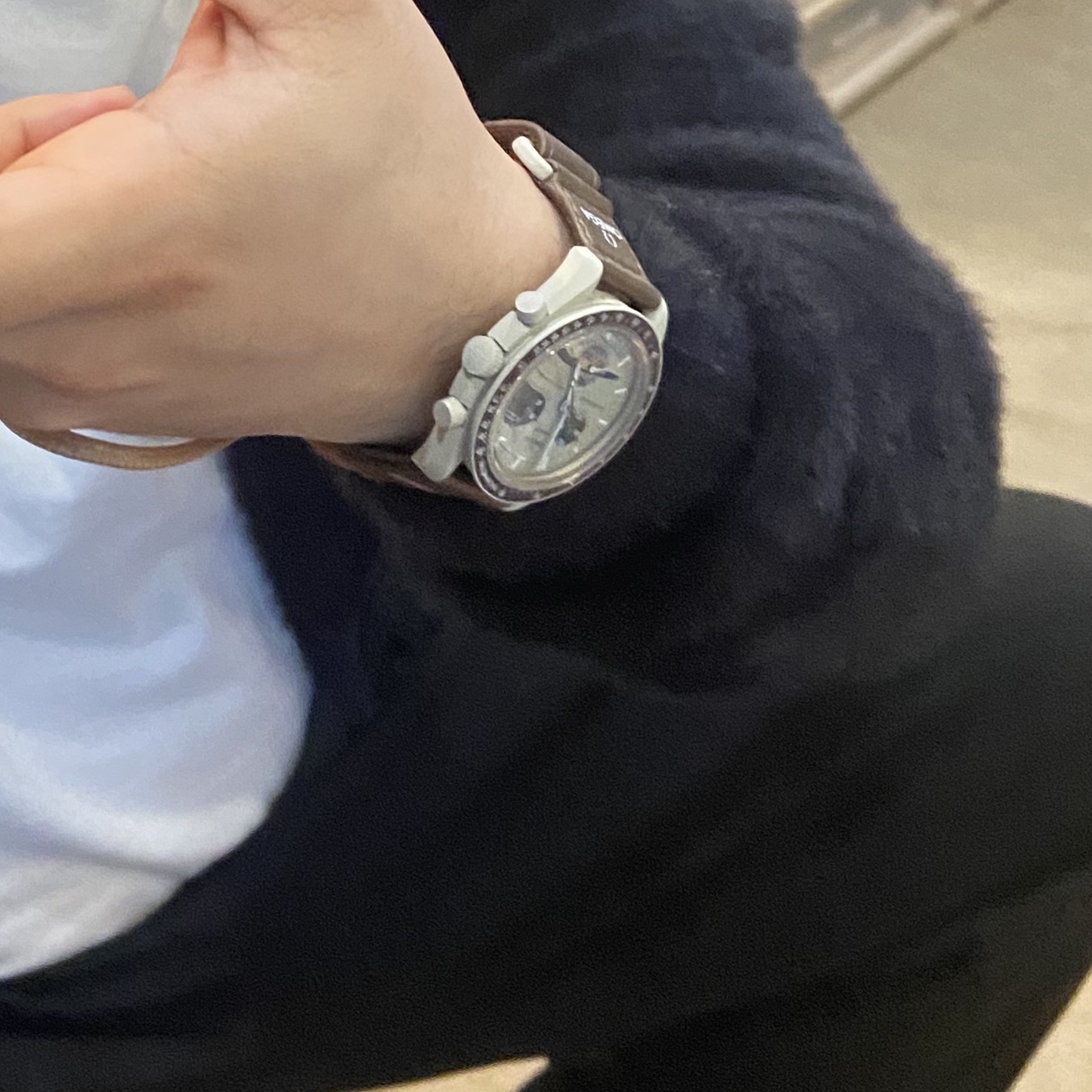 Swatch x Omega Bioceramic MoonSwatch Mission To Saturn 착용 스타일 - 2