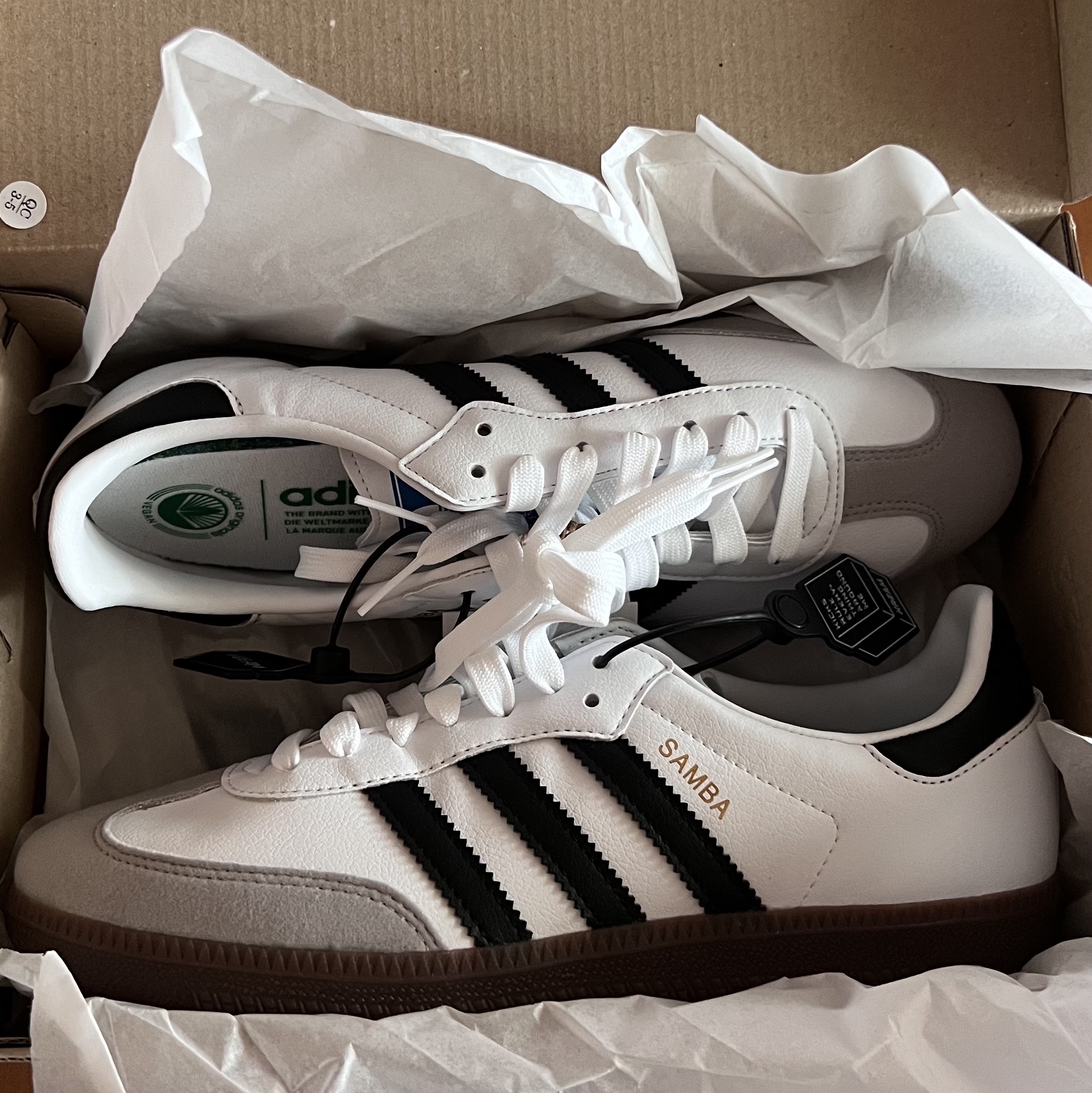 Adidas Samba Vegan White Black 착용 스타일