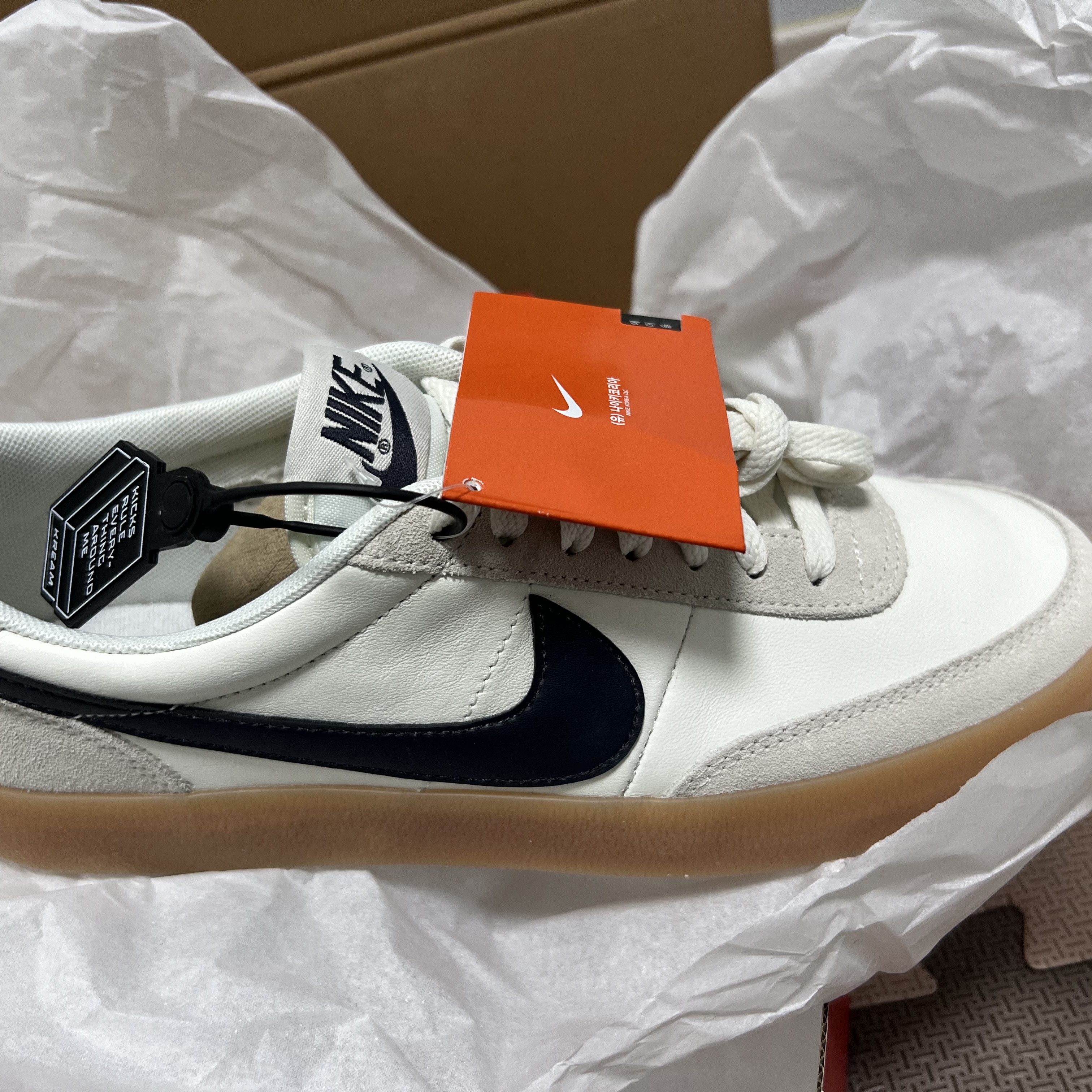 Nike Killshot 2 Leather Sail Oil Grey Gum 착용 스타일