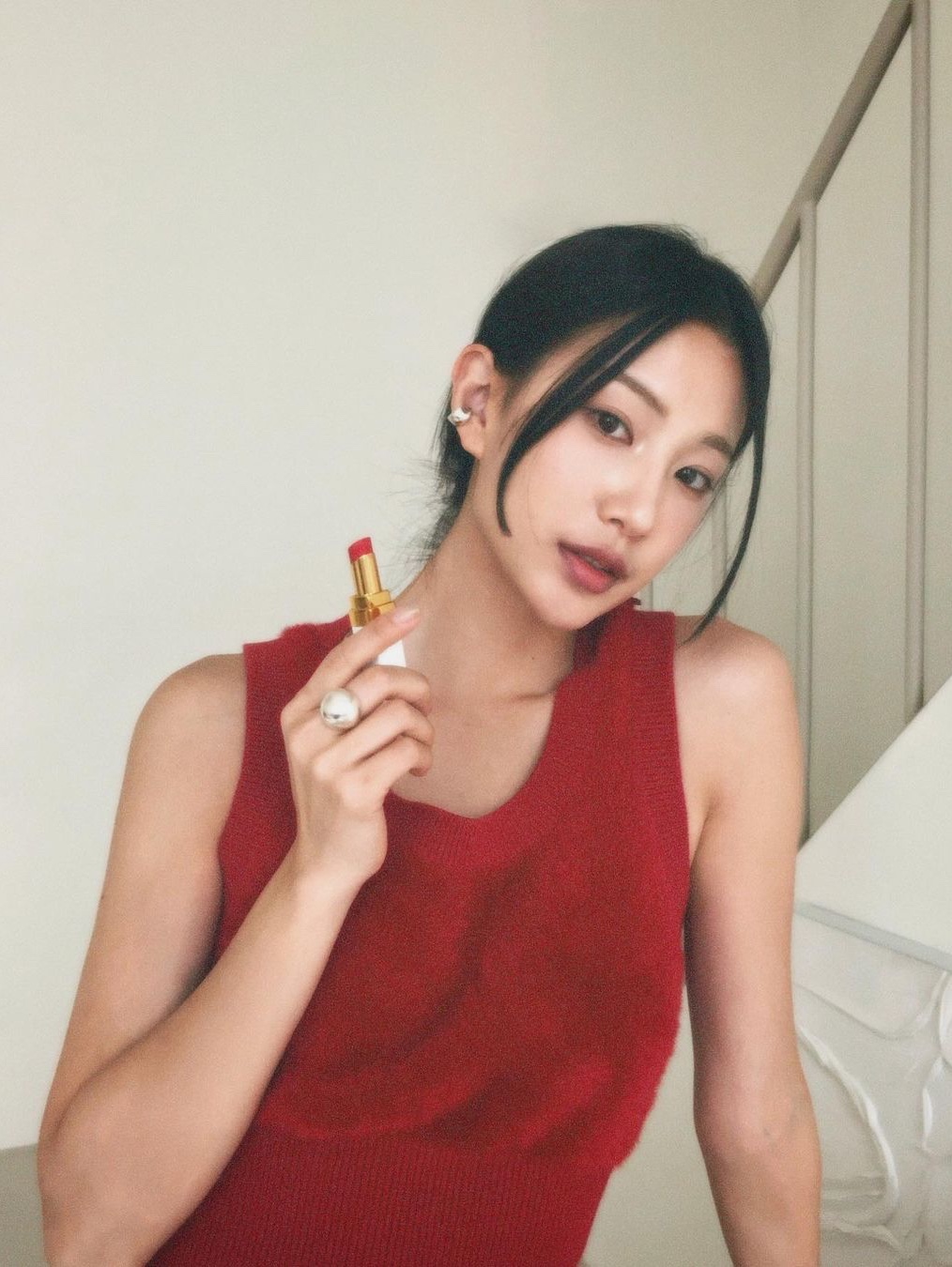 Chanel Rouge Coco Baume 916 Flirty Coral 착용 스타일