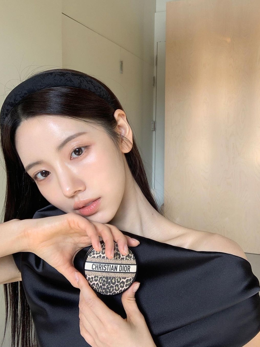 Dior Forever Skin Glow Cusion Vinyle Cannage 0N Neutral 착용 스타일