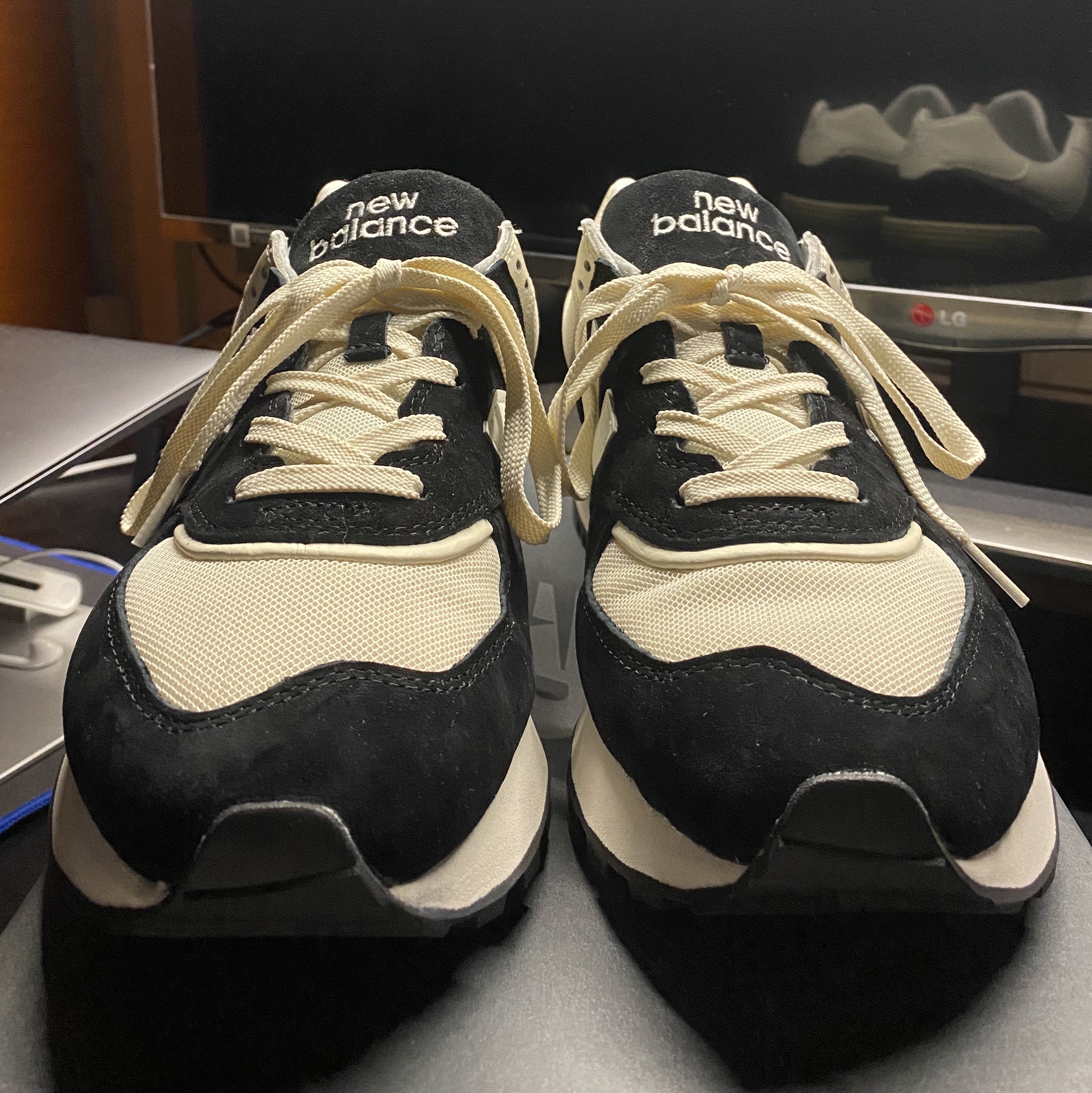 New Balance 574 Legacy Black Angora 착용 스타일 - 4
