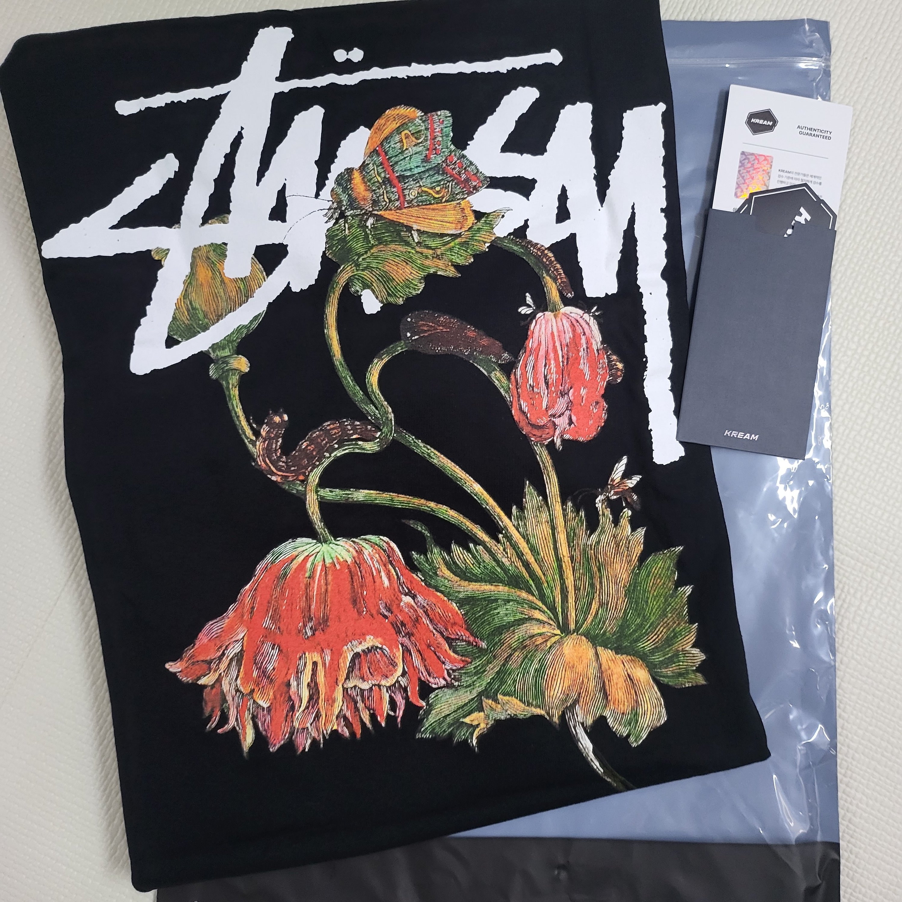 Stussy Withered Flower T-Shirt Black 착용 스타일