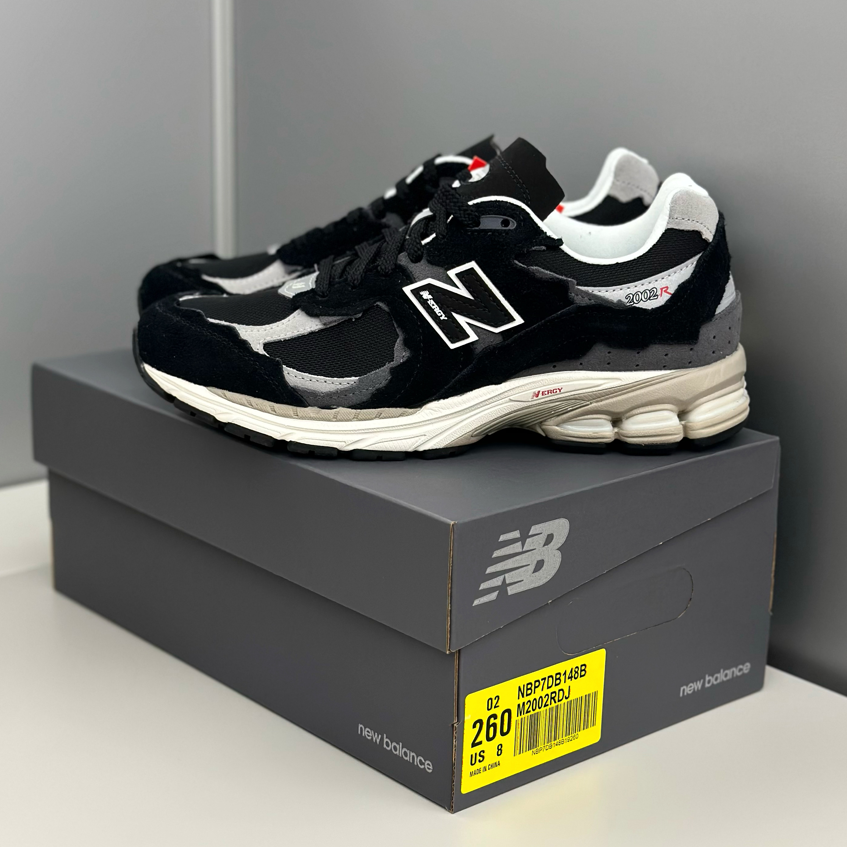 New Balance 2002R Protection Pack Black Grey 착용 스타일