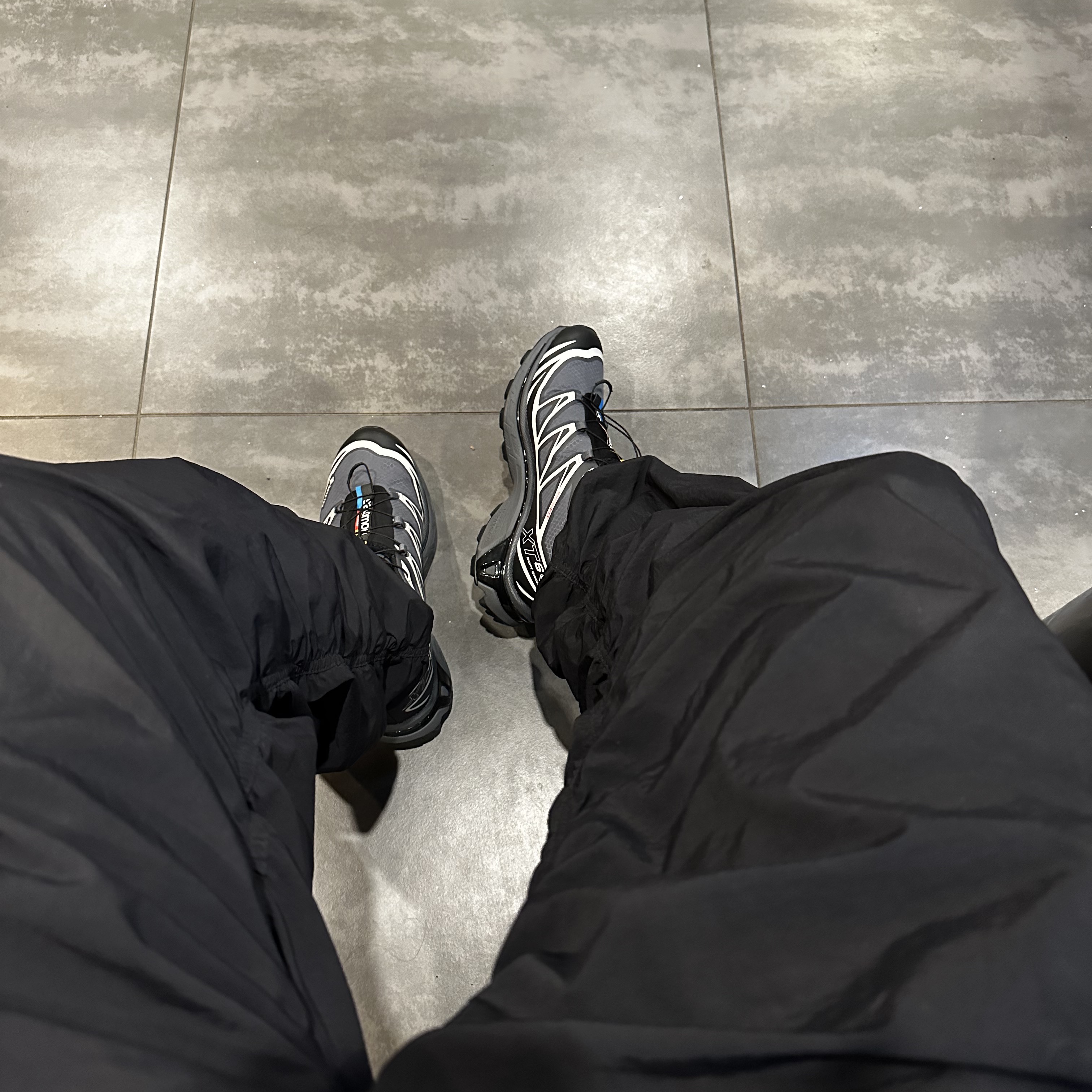 Salomon XT-6 Gore-Tex Black Ebony 착용 스타일