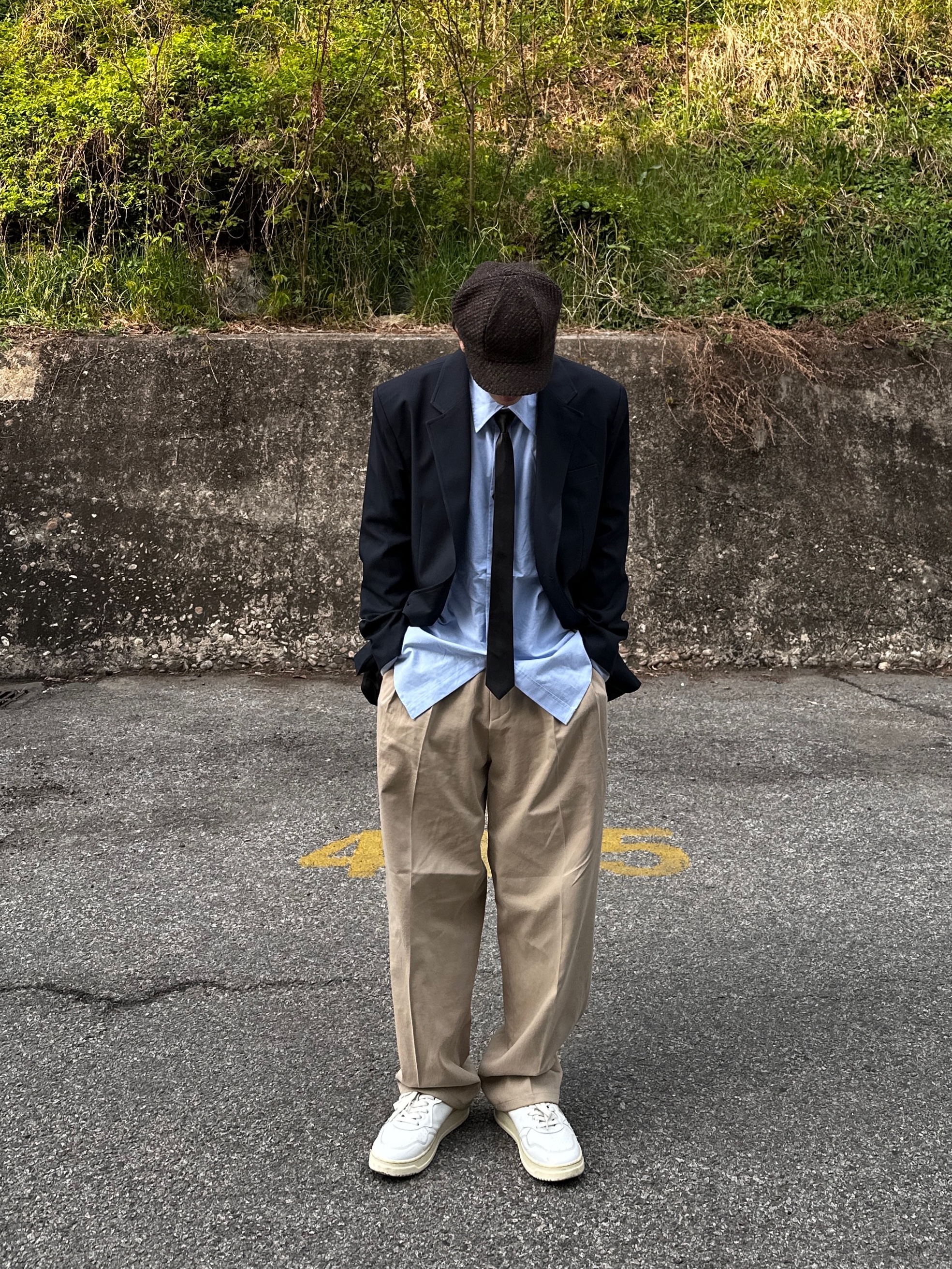 Autry Medalist Low Leather Sneakers White 착용 스타일 - 3