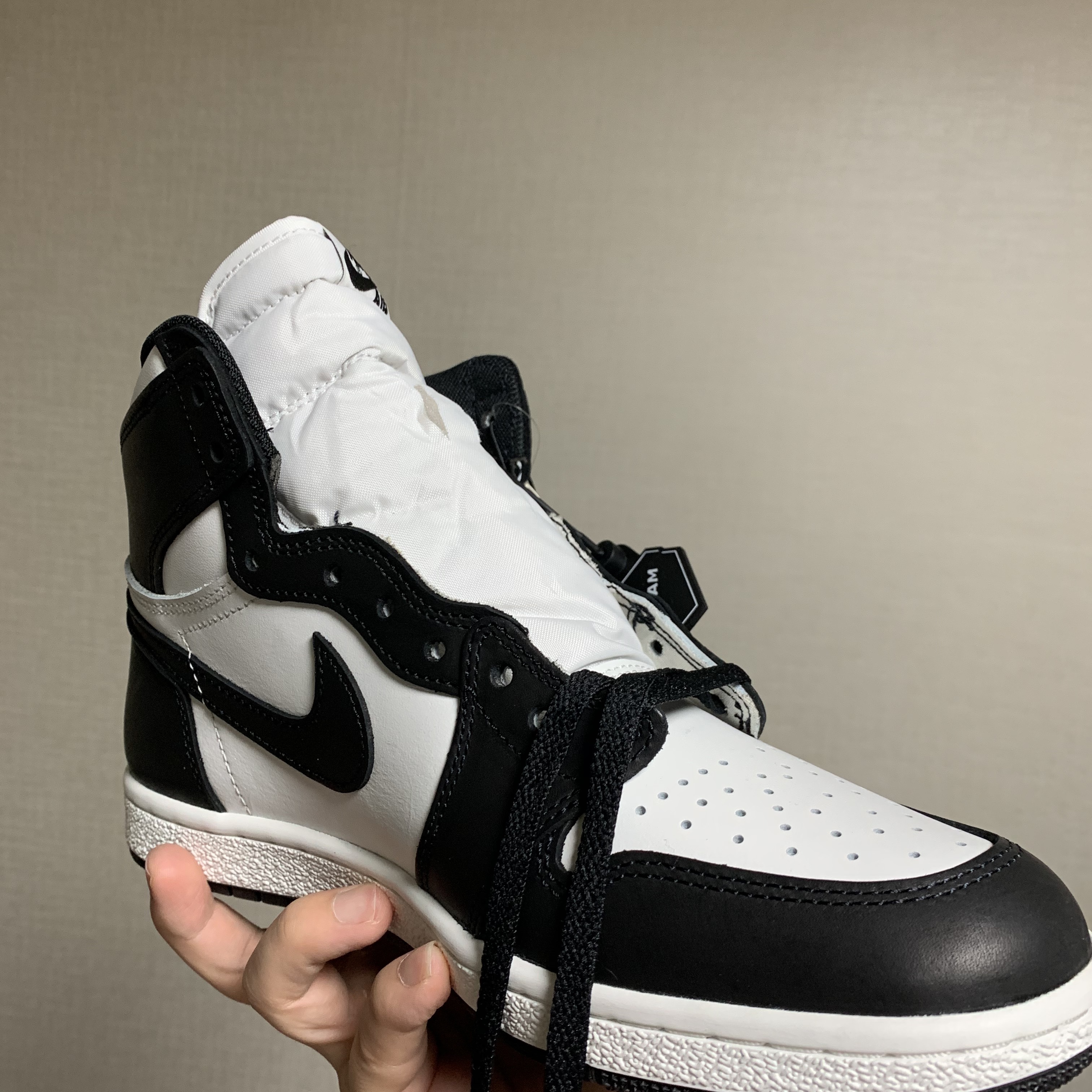 Jordan 1 High 85 Black White 착용 스타일 - 3