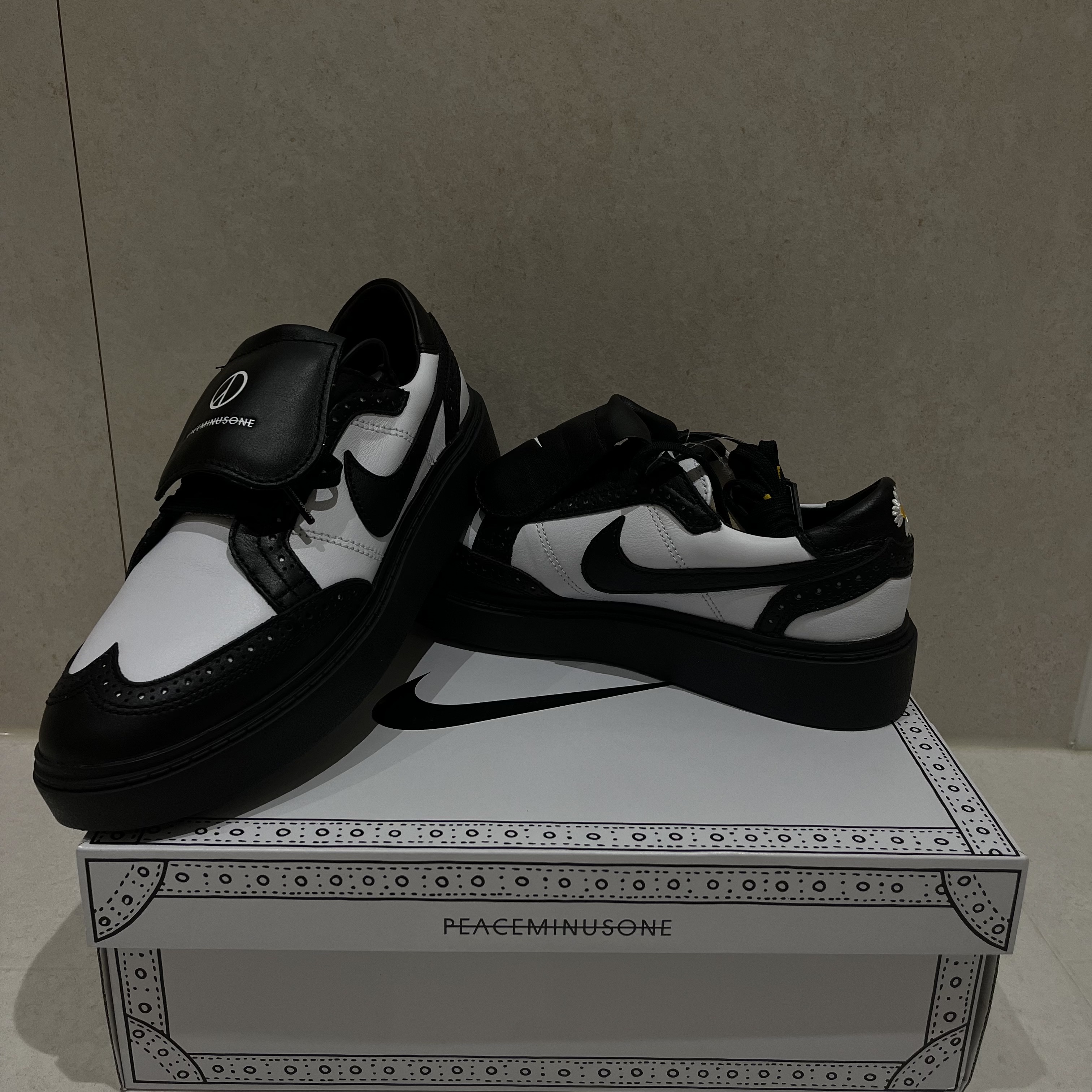 Nike x Peaceminusone Kwondo1 Black and White 착용 스타일 - 1