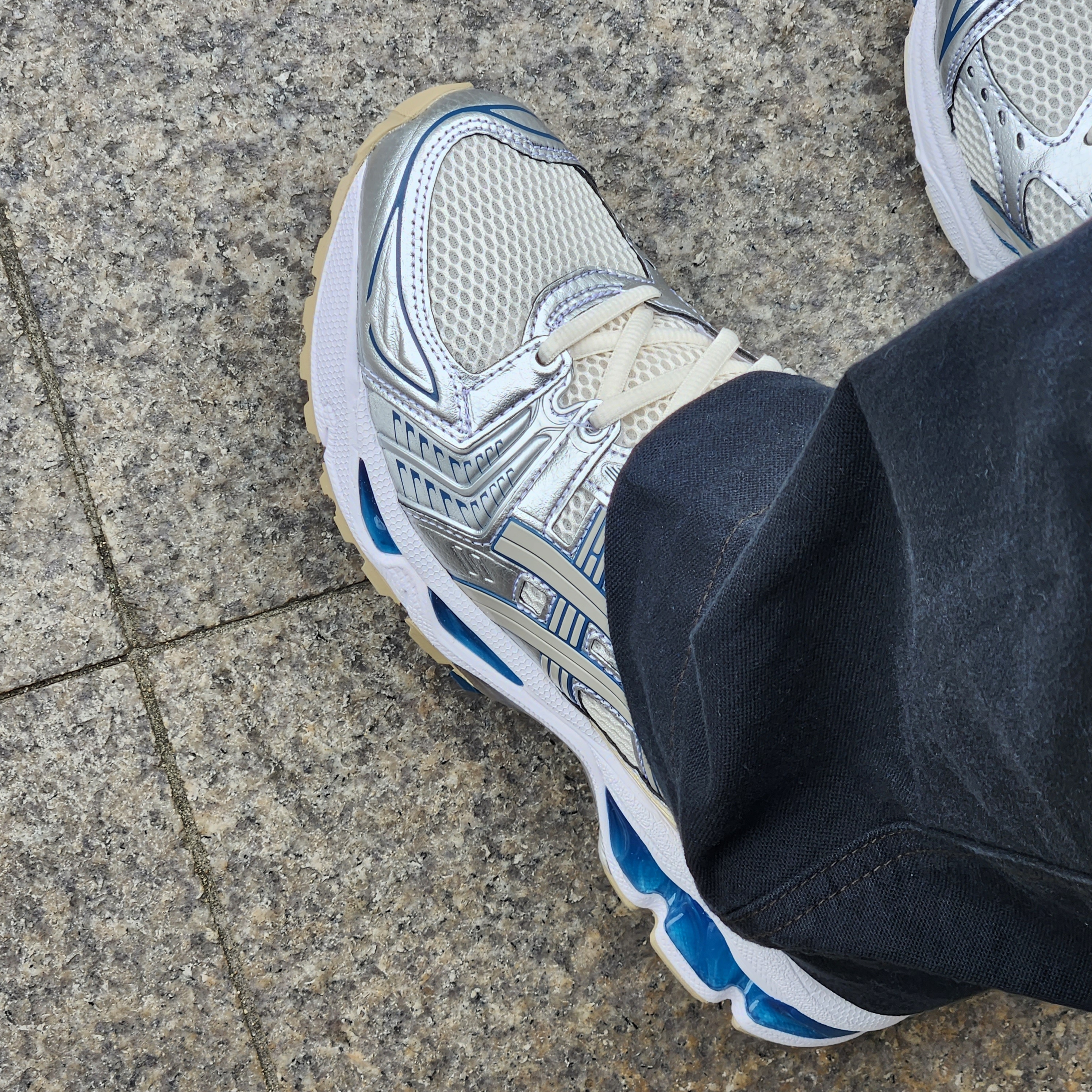 Asics Gel-Kayano 14 Cream Pure Silver 착용 스타일
