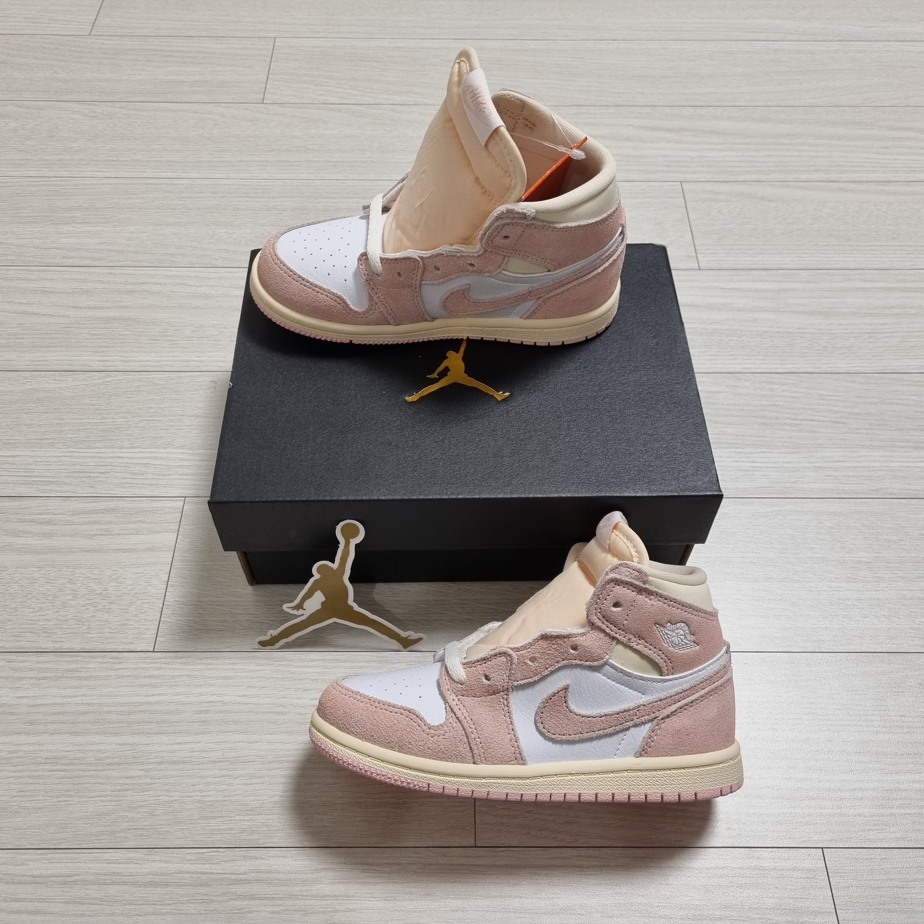 (TD) Jordan 1 Retro High OG Coconut Milk and Sail 착용 스타일 - 1