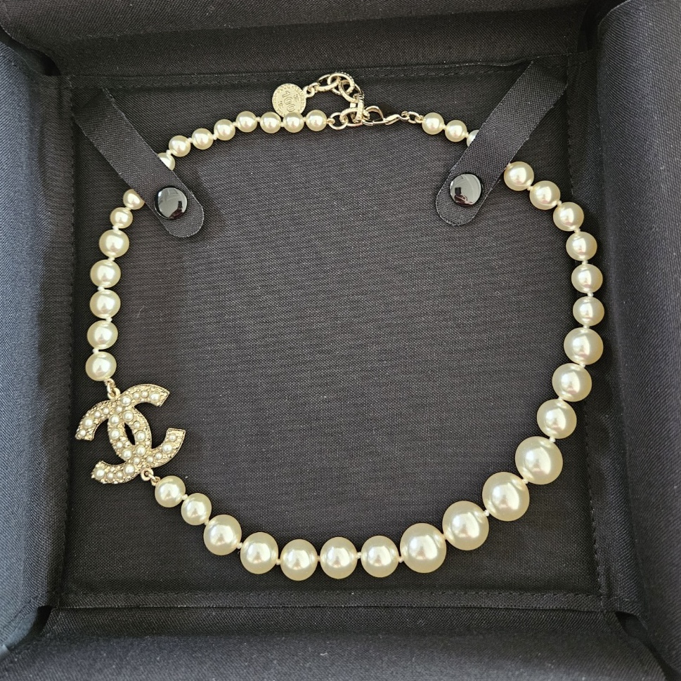 (W) Chanel Necklace Metal Glass Pearls Resin & Gold Pearly White Crystal 착용 스타일
