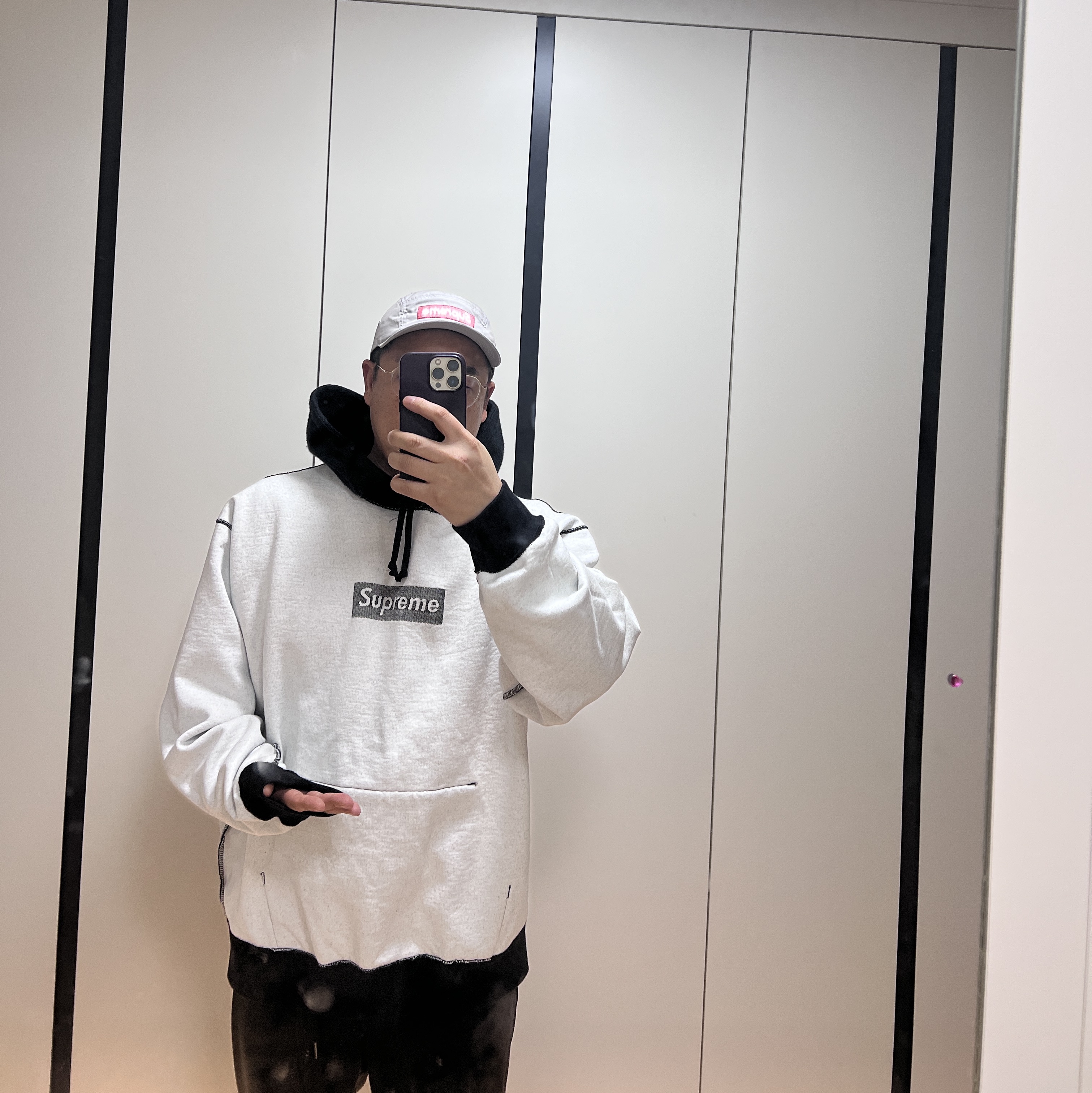 Supreme Inside Out Box Logo Hooded Sweatshirt Black - 23SS 착용 스타일 - 1