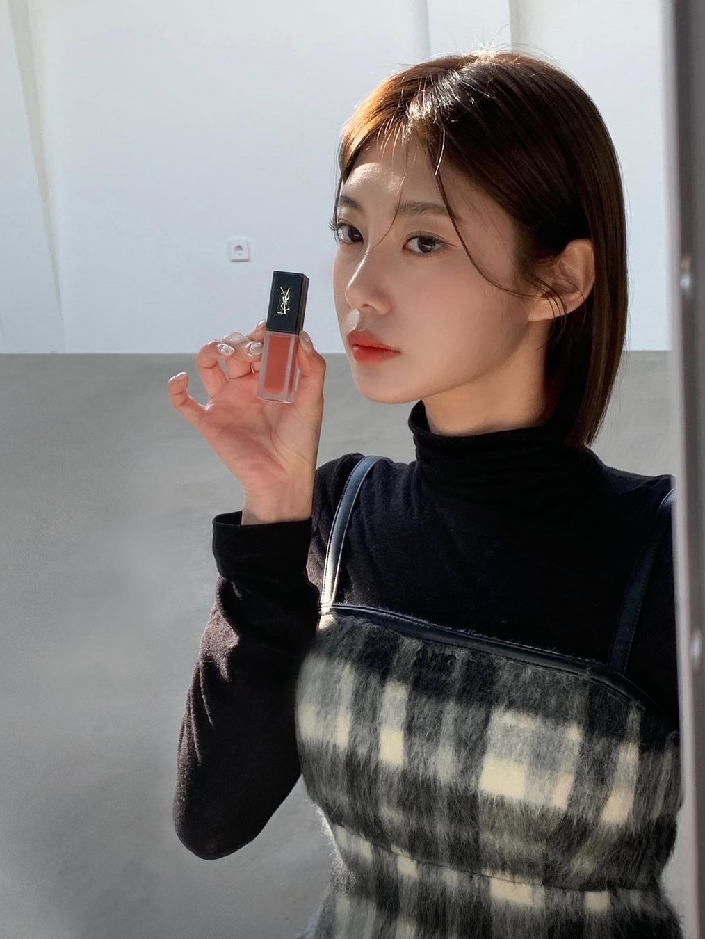 Yves Saint Laurent Tatouage Couture Velvet Tint 220 Control Blush 착용 스타일