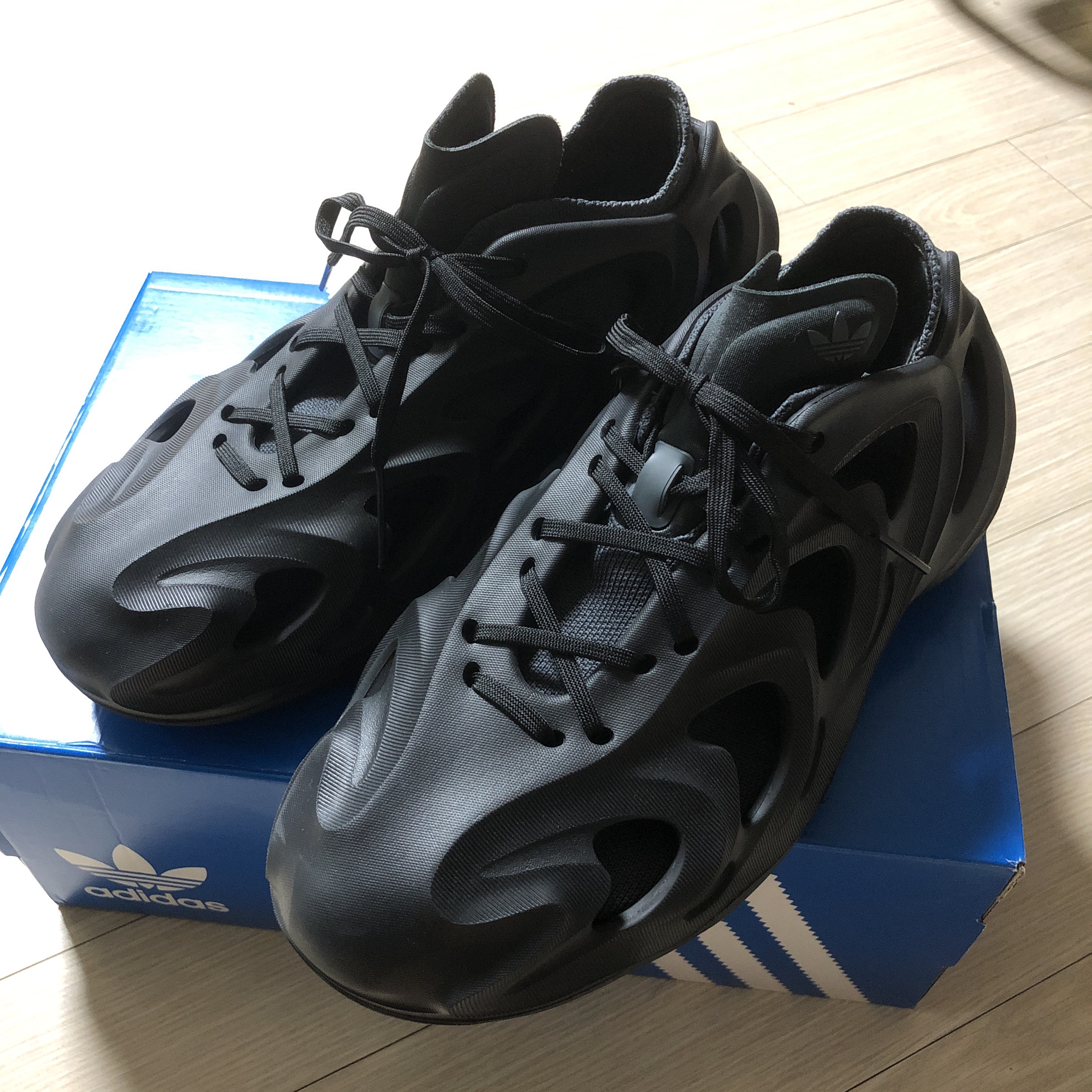 Adidas Adifom Q Core Black Carbon 착용 스타일 - 2