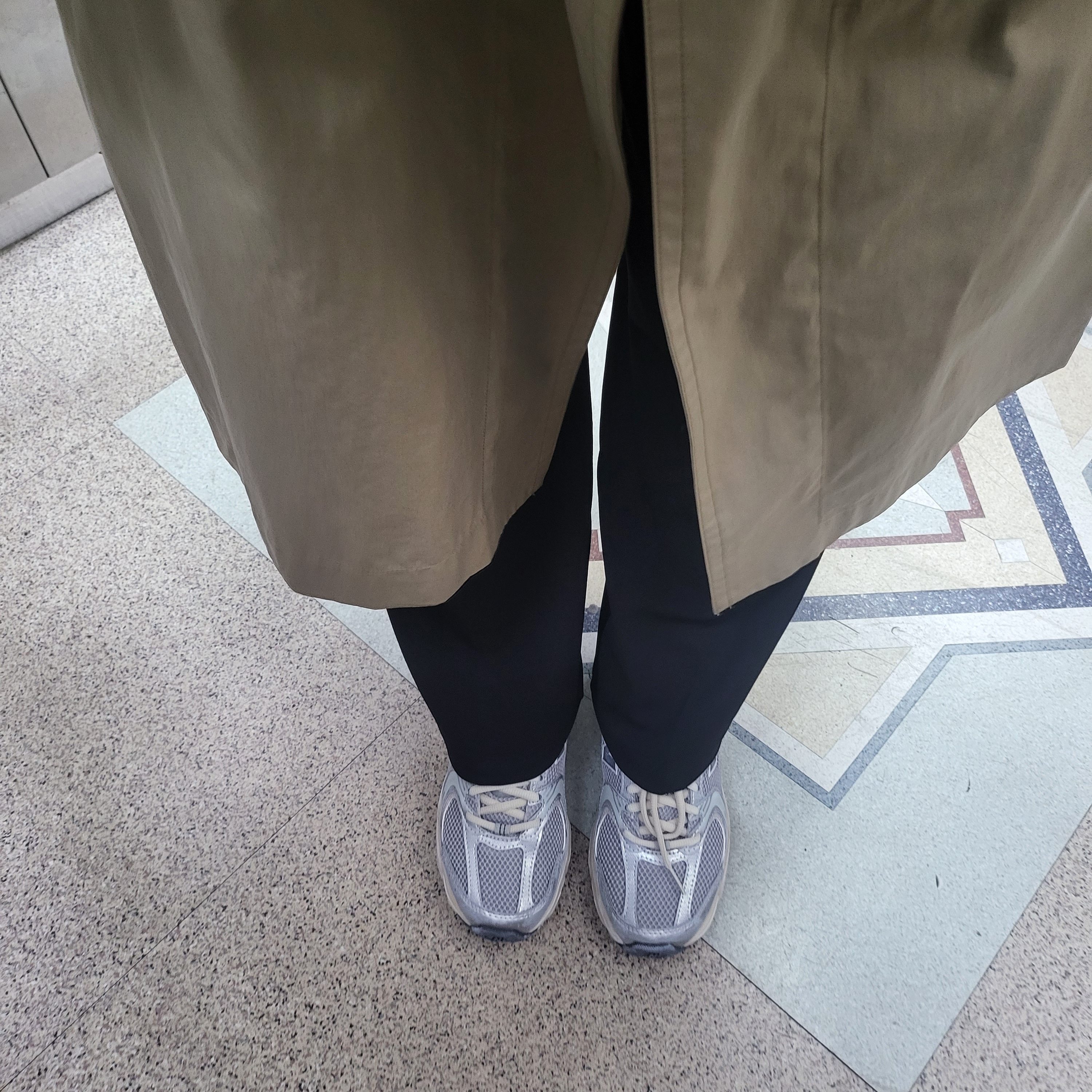 New Balance 530 Vintage Metallic Silver 착용 스타일