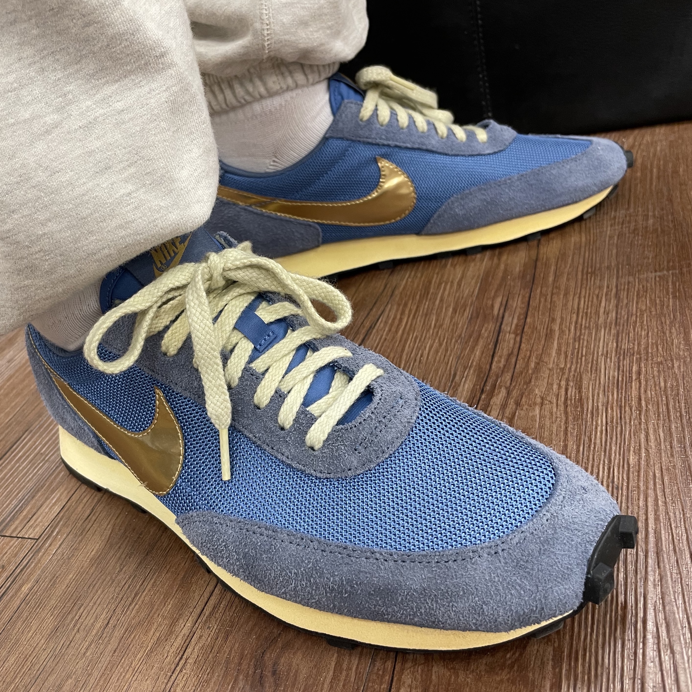 Nike Daybreak SP Metallic Gold Mountain Blue 착용 스타일
