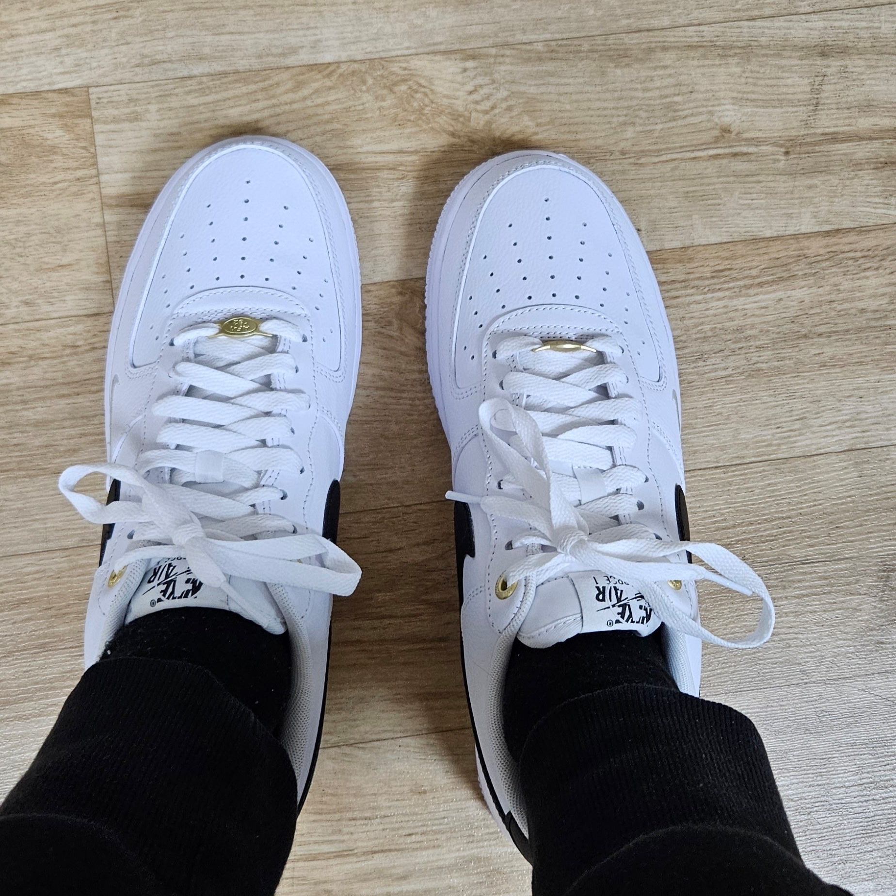 Nike Air Force 1 '07 LV8 40th Anniversary Join Forces White Black 착용 스타일