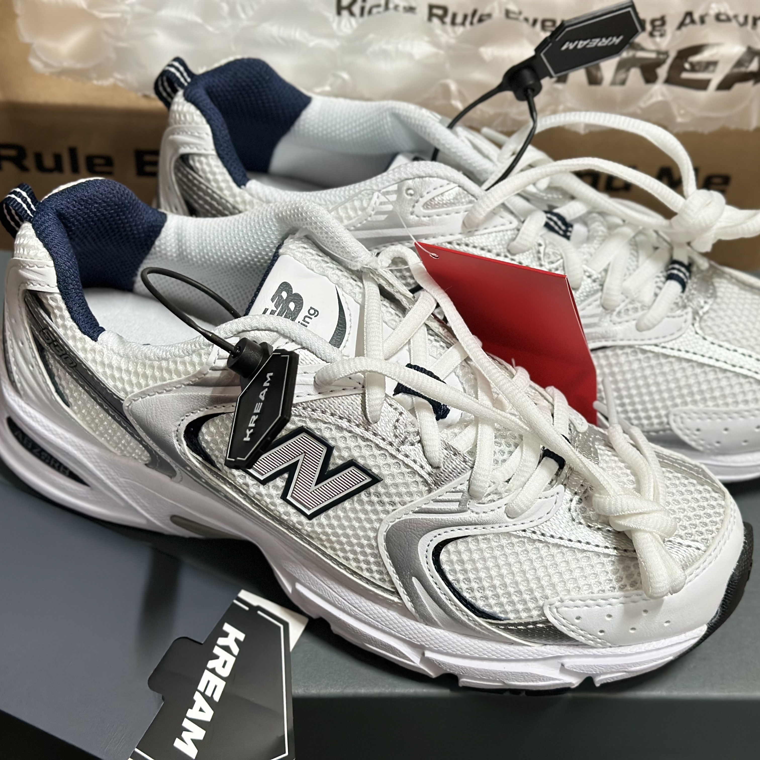 New Balance 530 White 착용 스타일