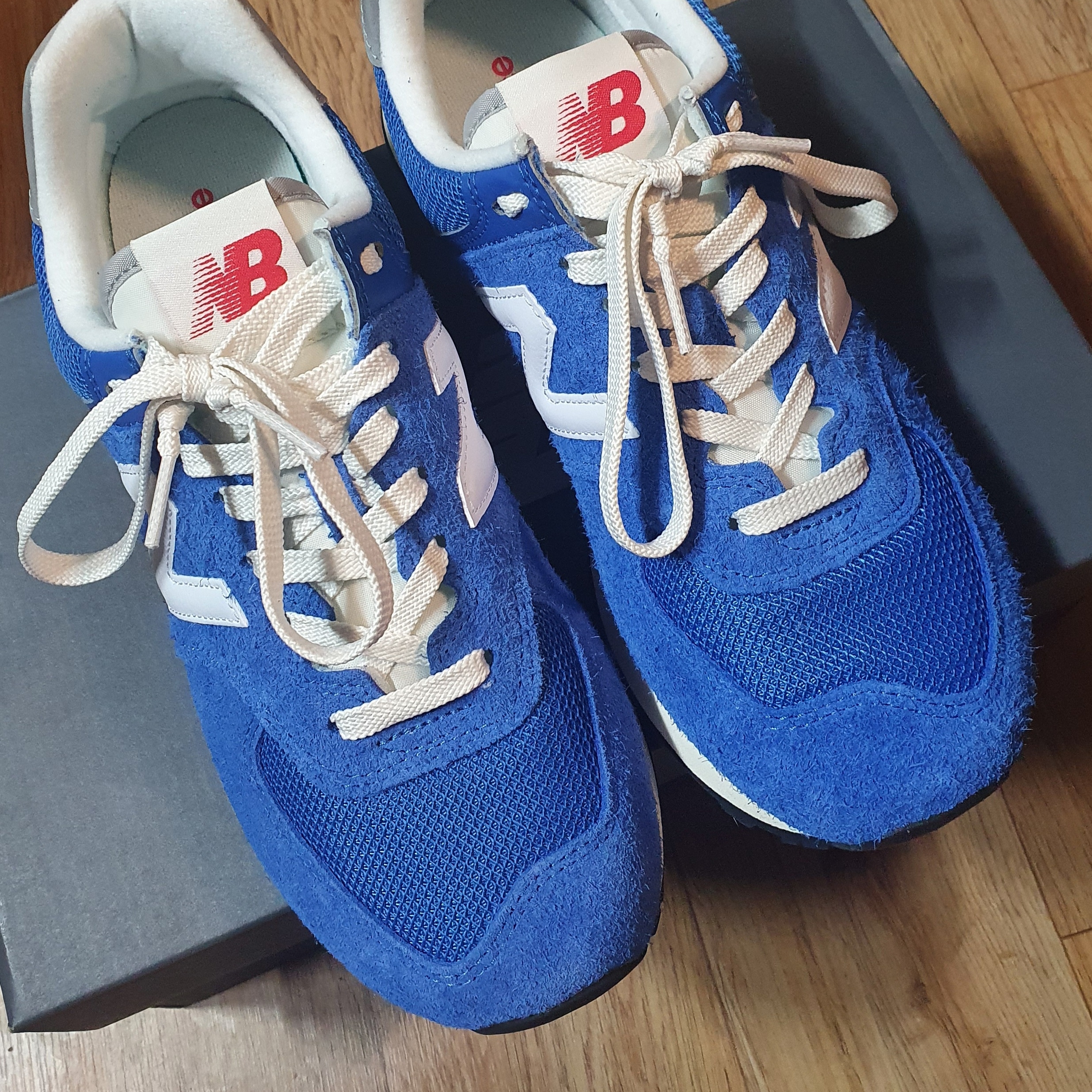 New Balance 574 Heritage Blue White 착용 스타일
