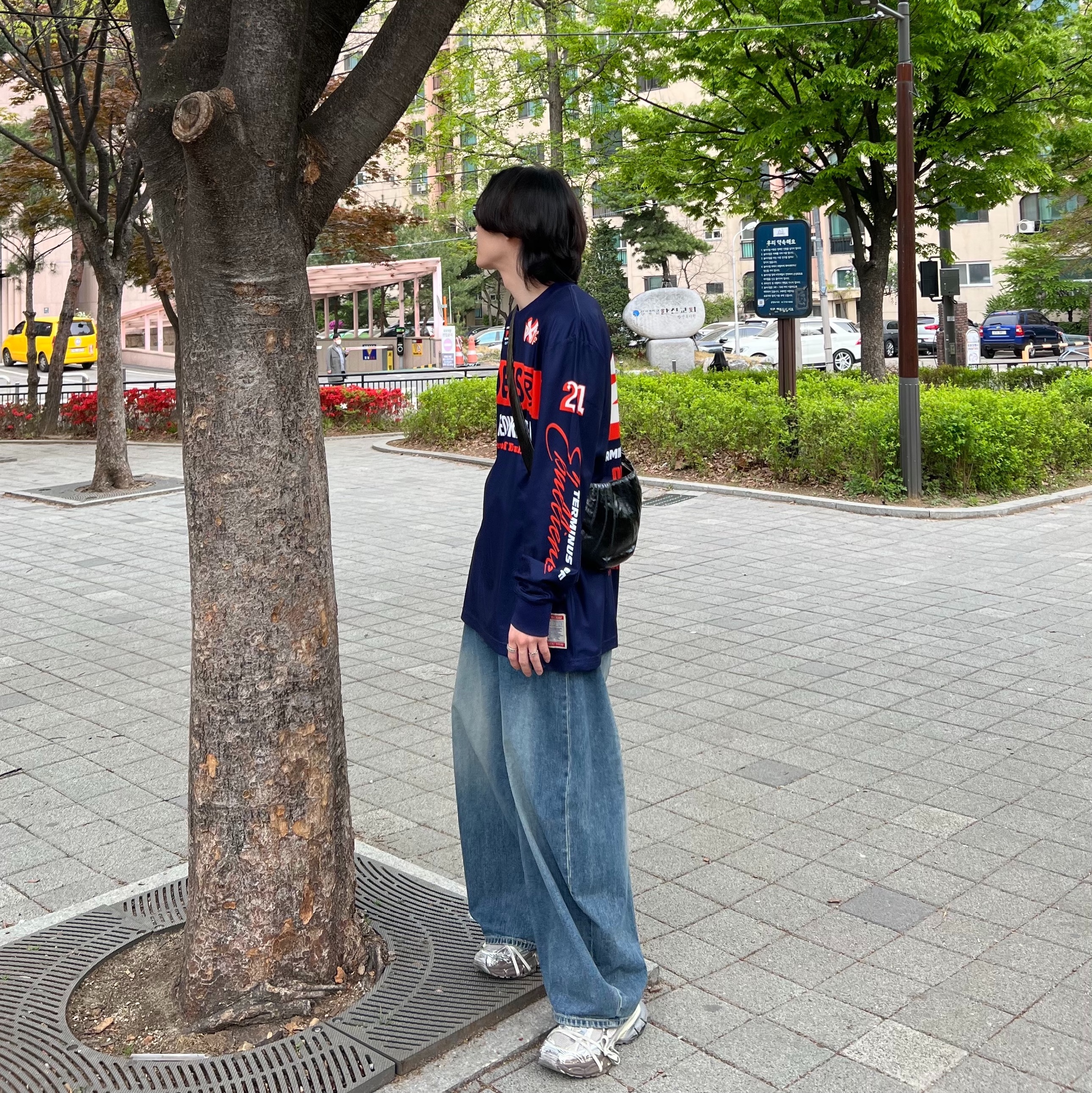 Balenciaga 3XL Sneakers Worn Out Light Beige, Lemaire Large Croissant Bag Coated Linen Canvas Black 착용 스타일 - 3