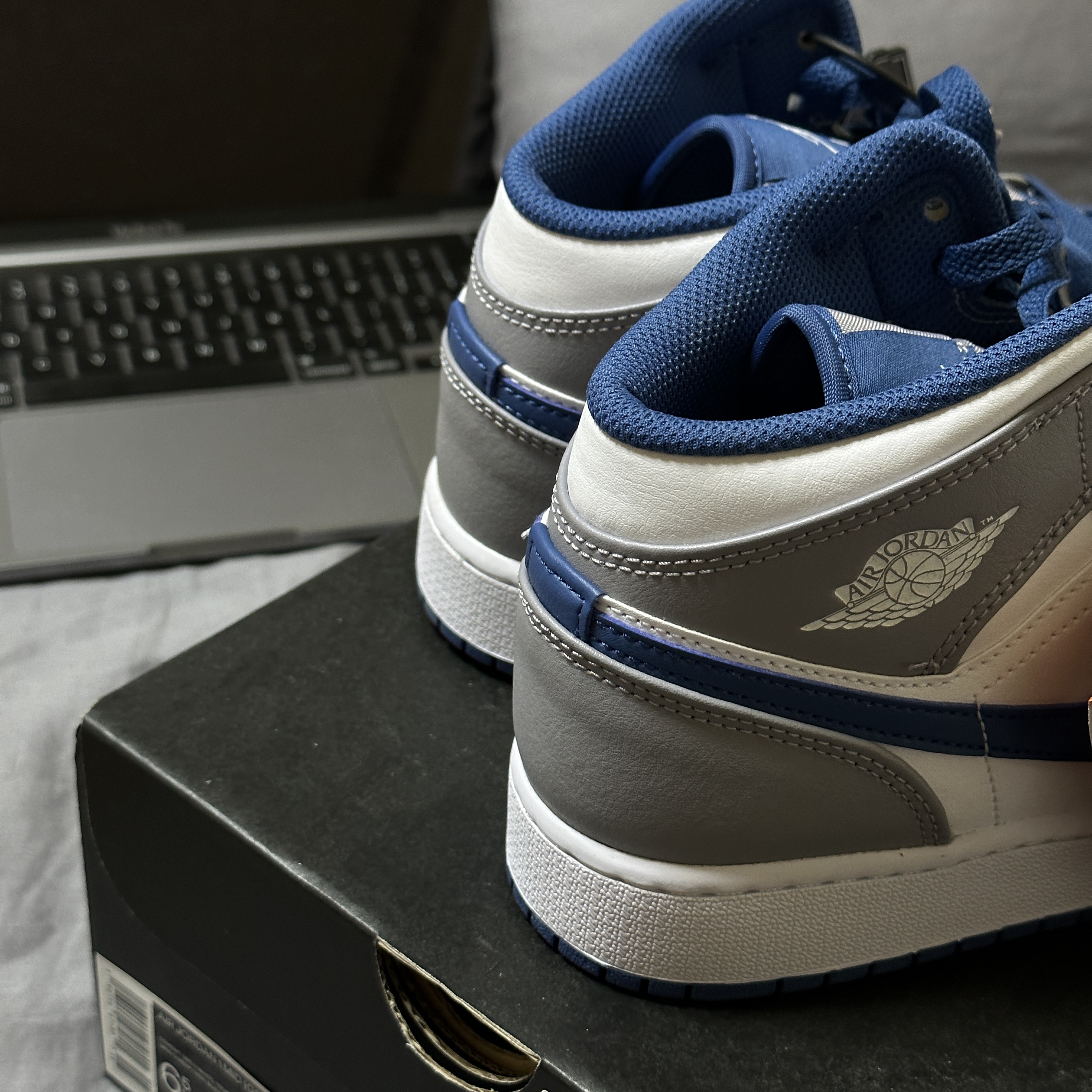 (GS) Jordan 1 Mid Cement Grey True Blue 착용 스타일 - 3
