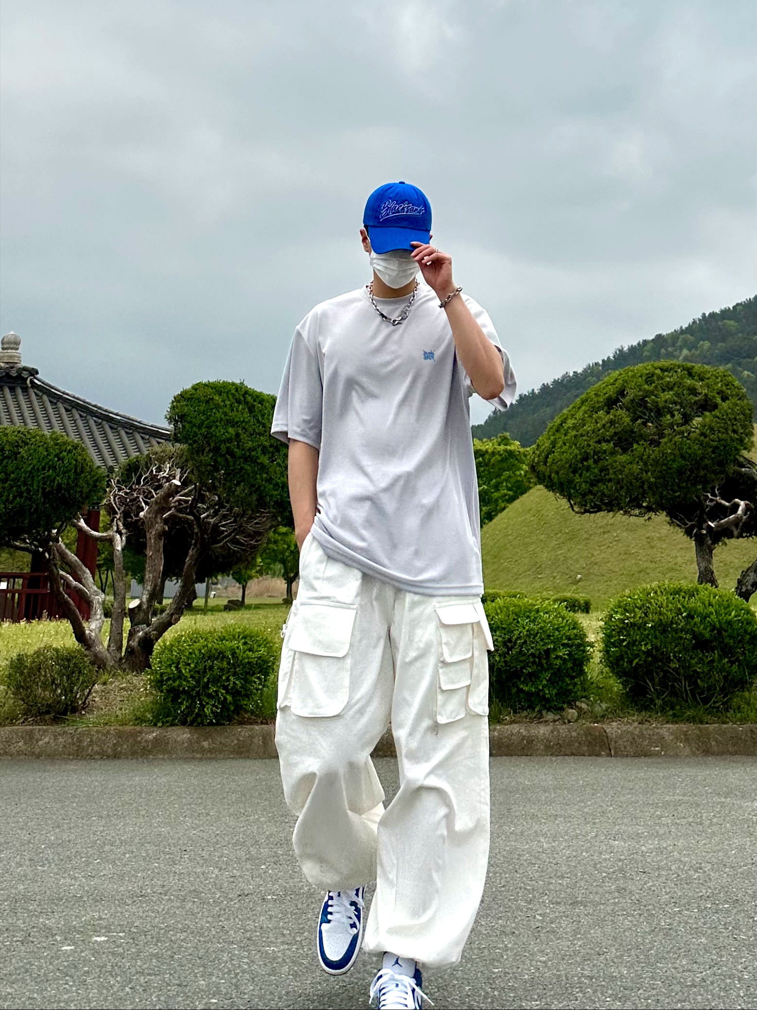 (W) 조던 1 로우 화이트 다크 마리나 블루 착용 스타일 - 2