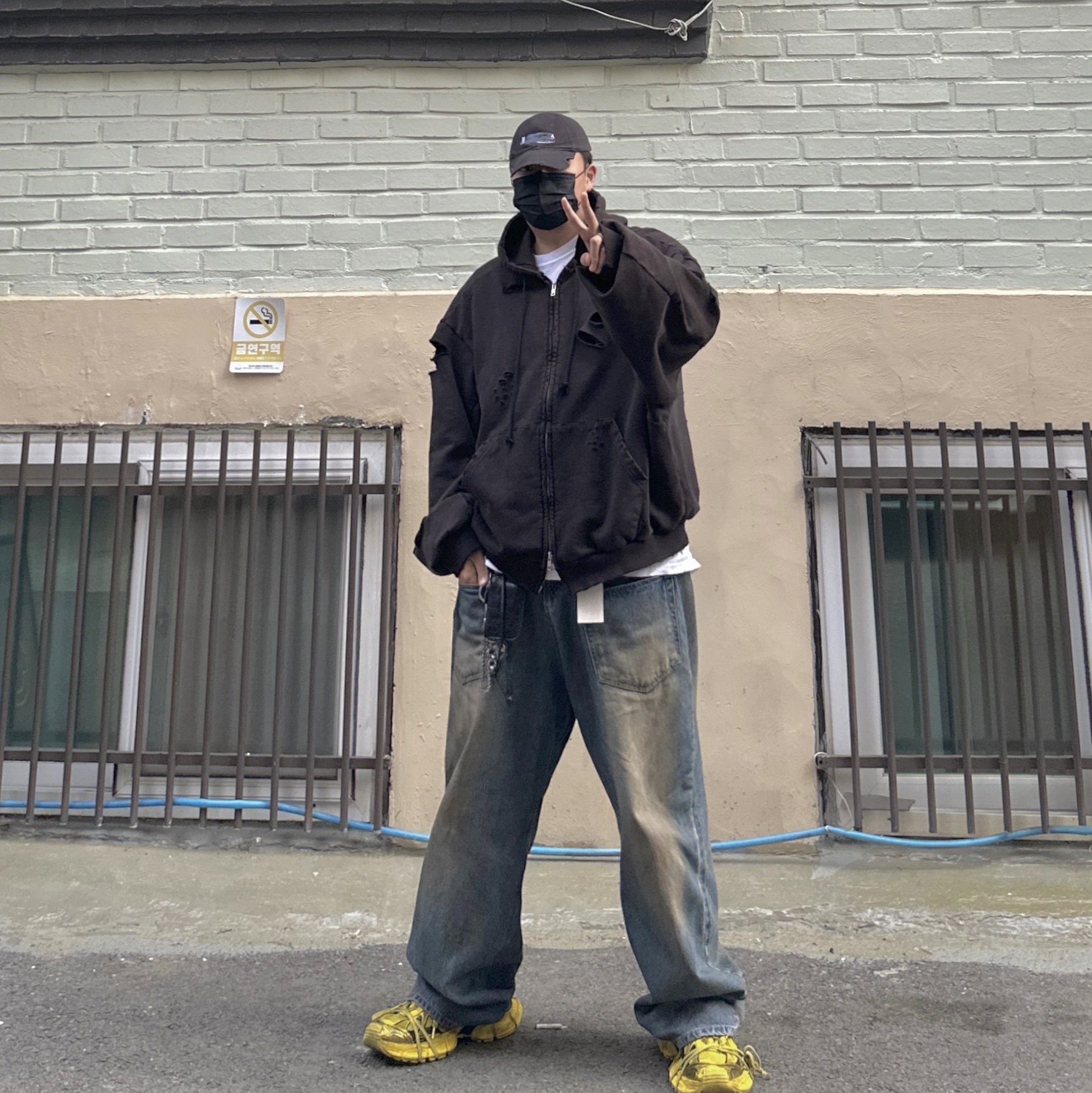 Balenciaga 3XL Sneakers Yellow Black, Project G/R Coated Backward Denim Pants Blue 착용 스타일 - 3