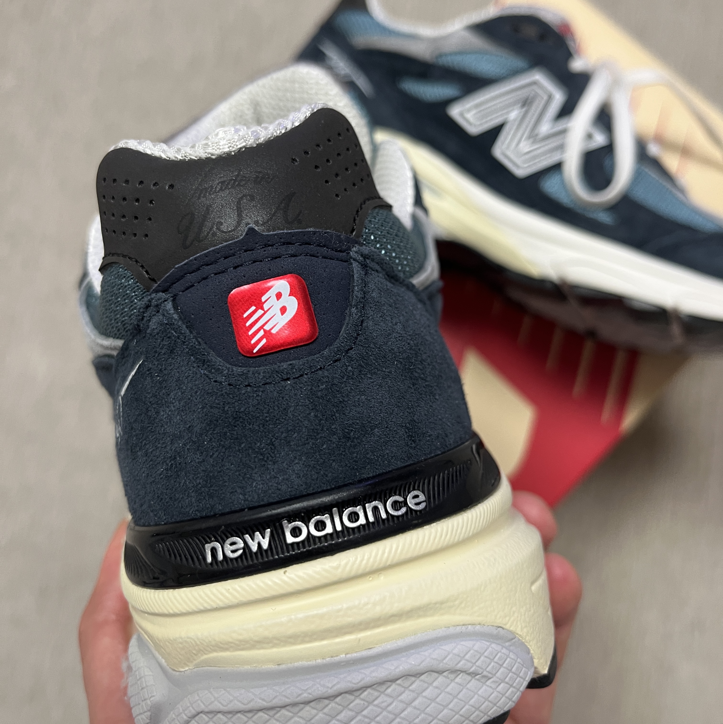 뉴발란스 990v3 메이드 인 USA 네이비 스프링 타이드 착용 스타일 - 4