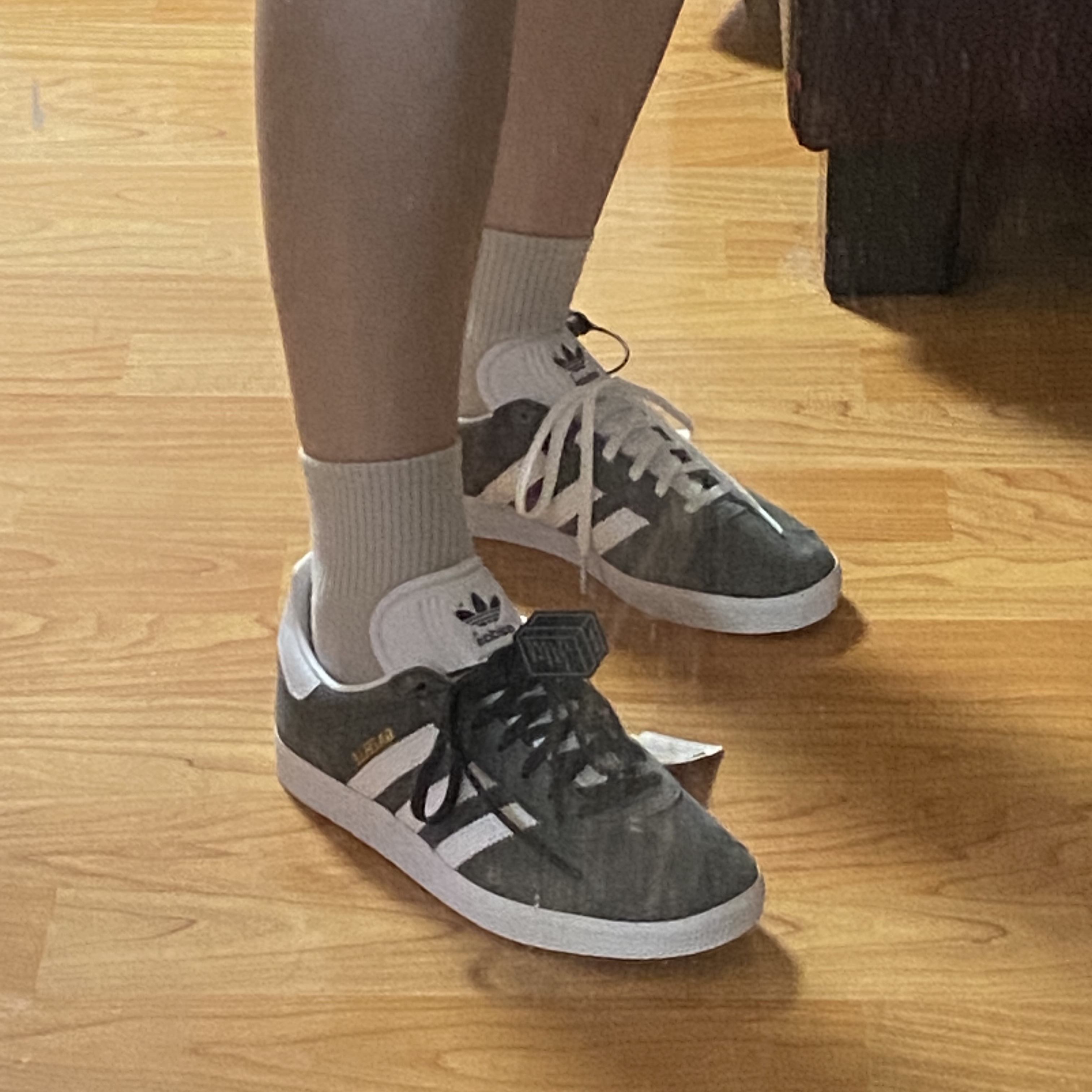 Adidas Gazelle Solid Grey 착용 스타일