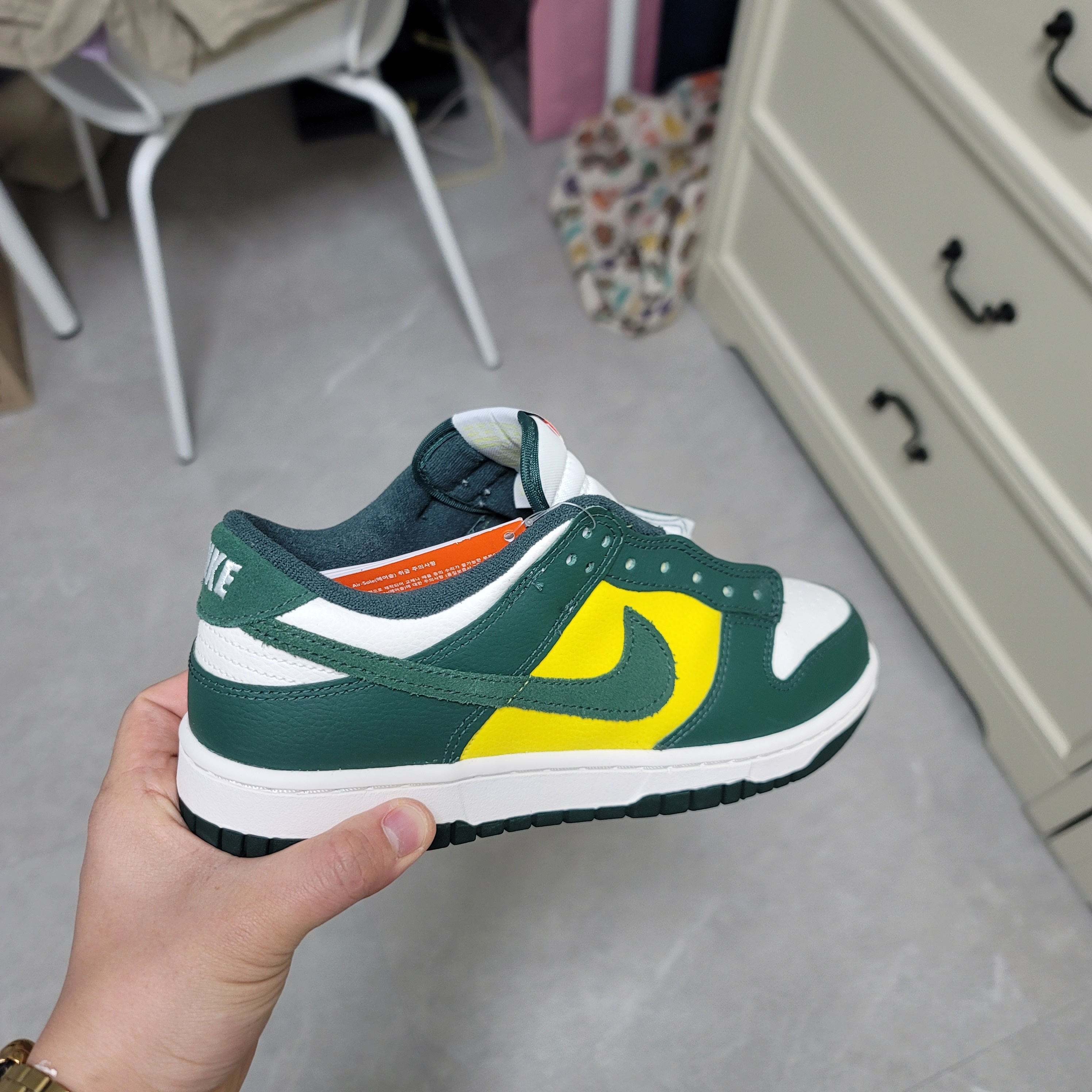(W) Nike Dunk Low SE Opti Noble Green 착용 스타일 - 3