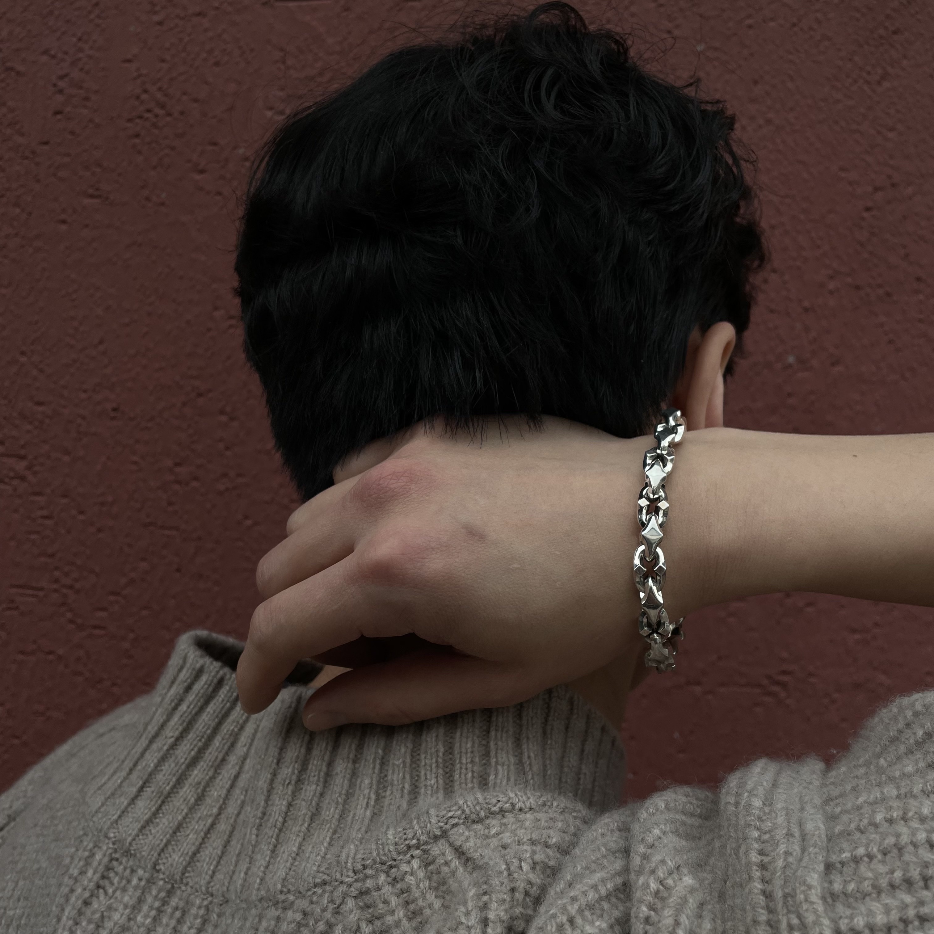 Scudo Dolphin Plain Extra Bold Bracelet Glossy 착용 스타일