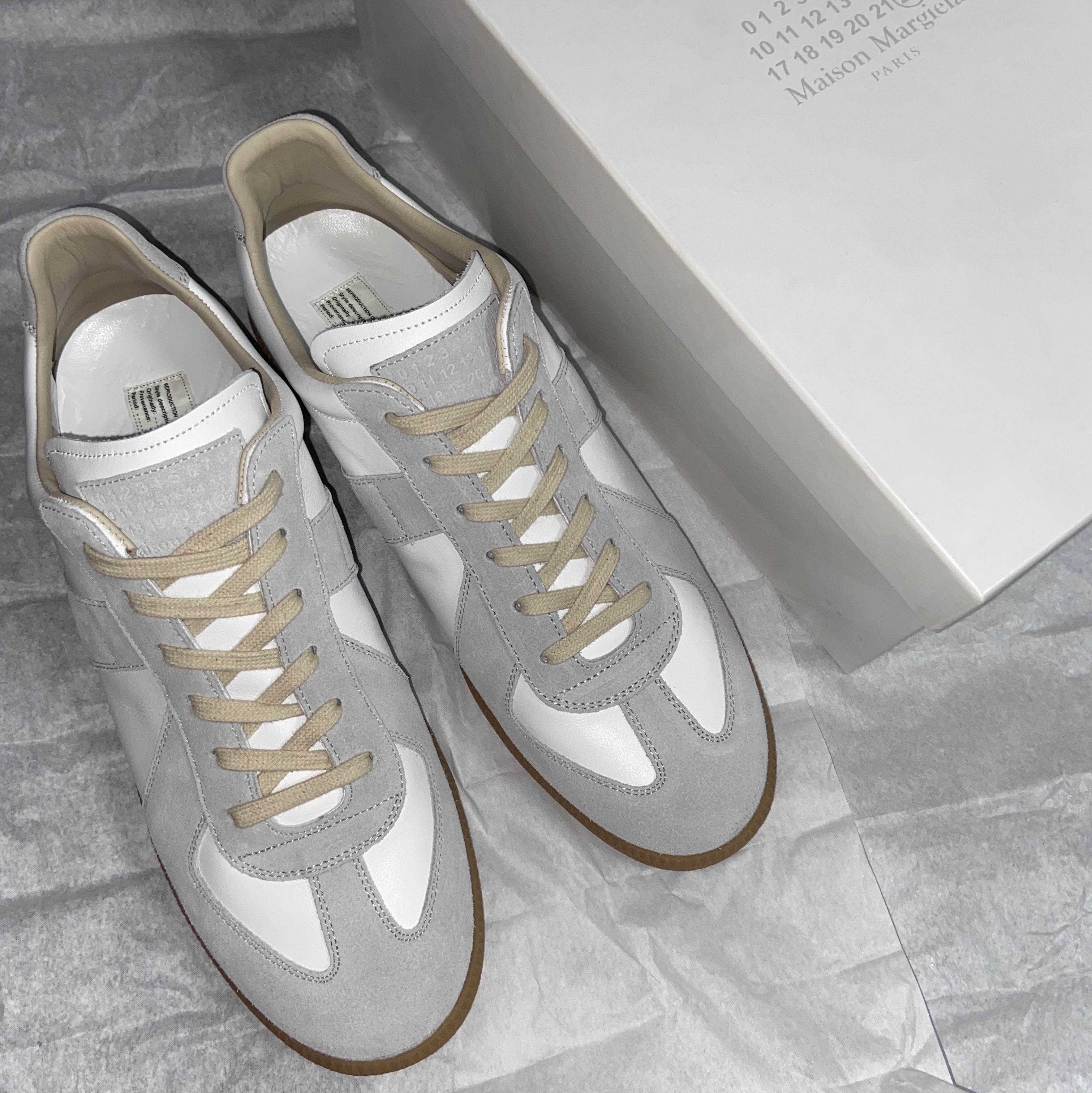 Maison Margiela Calfskin Replica Sneakers 착용 스타일