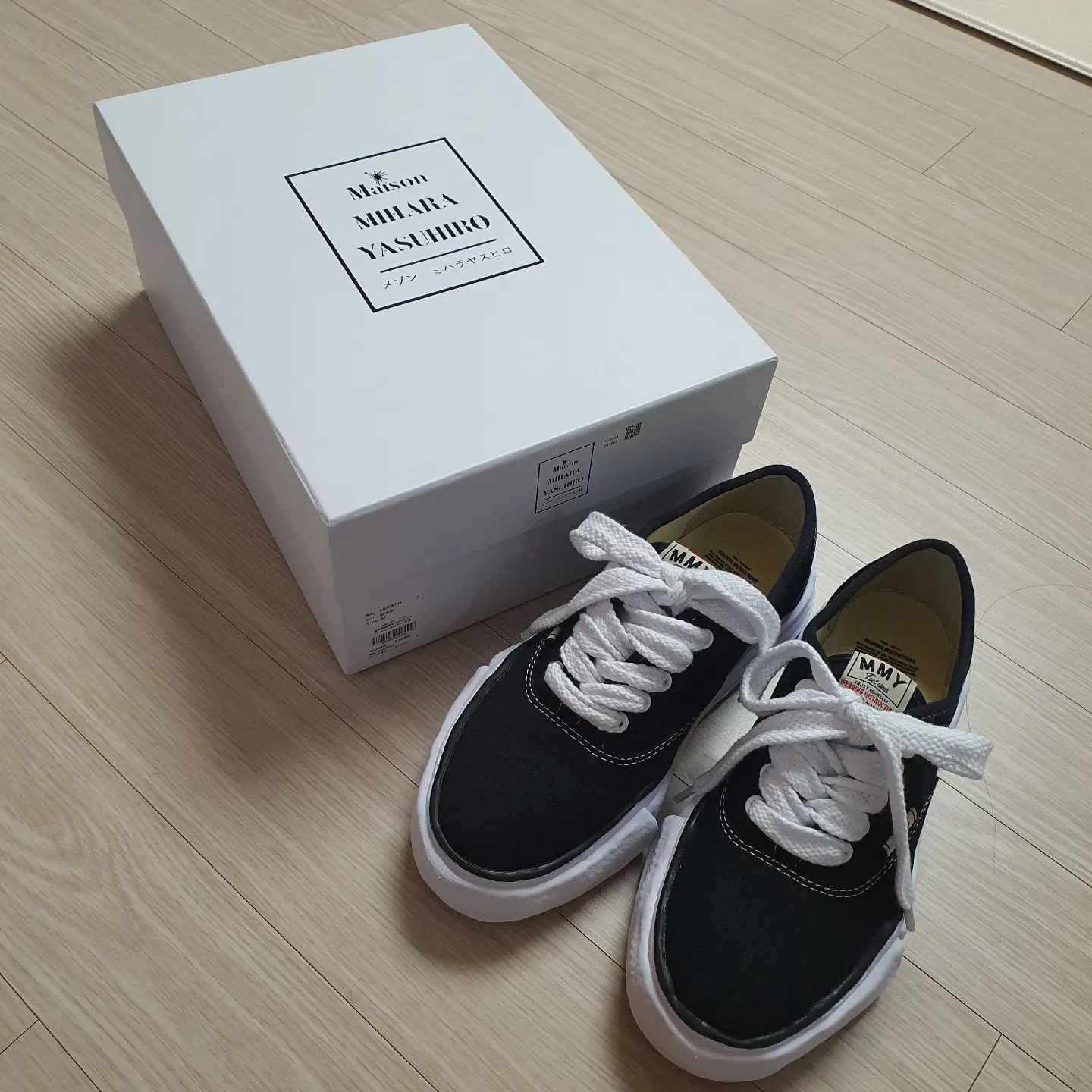 Maison Mihara Yasuhiro Baker OG Sole Canvas Low Cut Sneakers Black 착용 스타일 - 1