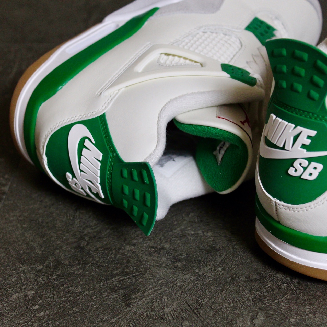 Jordan 4 x Nike SB Retro SP Pine Green 착용 스타일 - 3