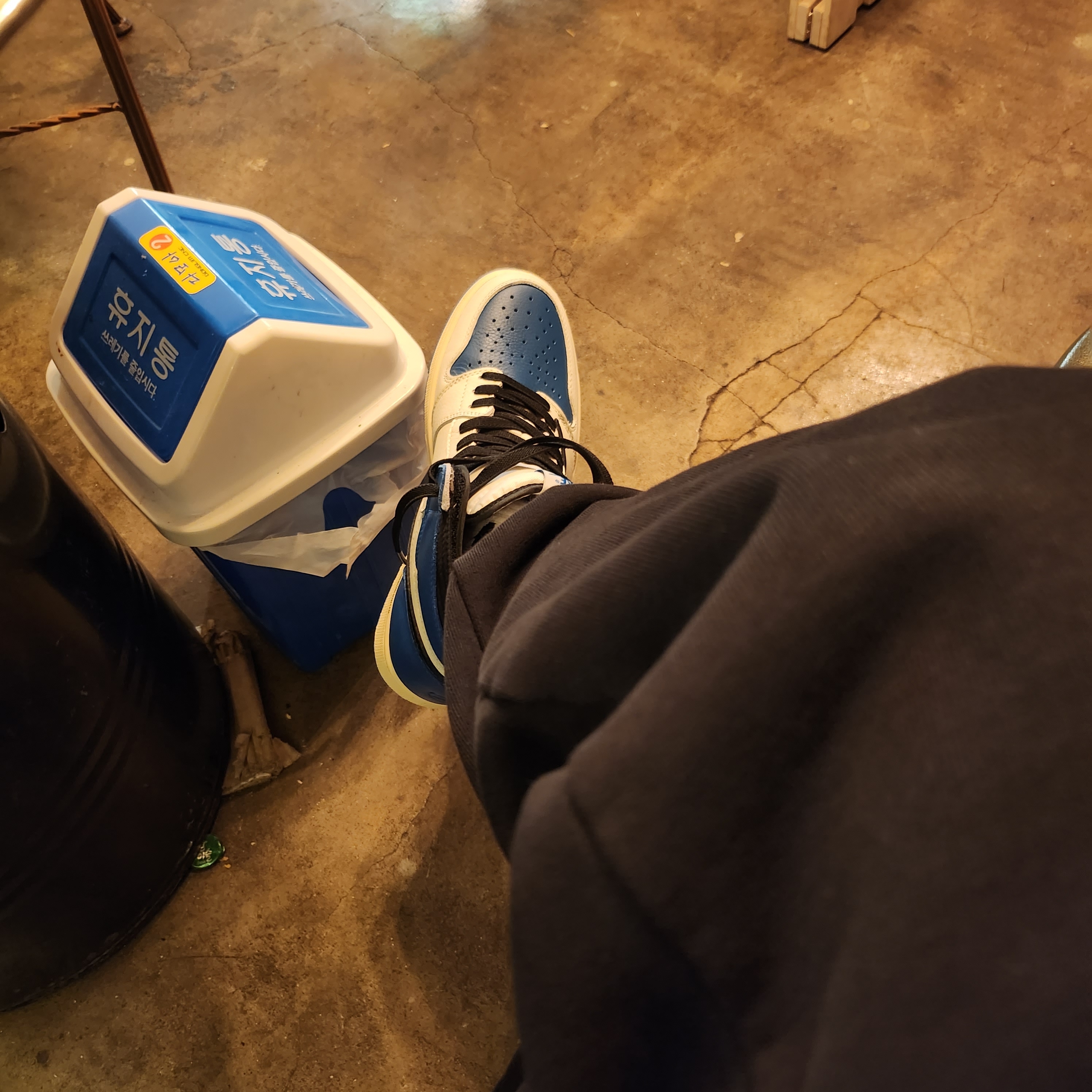 Jordan 1 x Travis Scott x Fragment Retro High OG SP Military Blue 착용 스타일