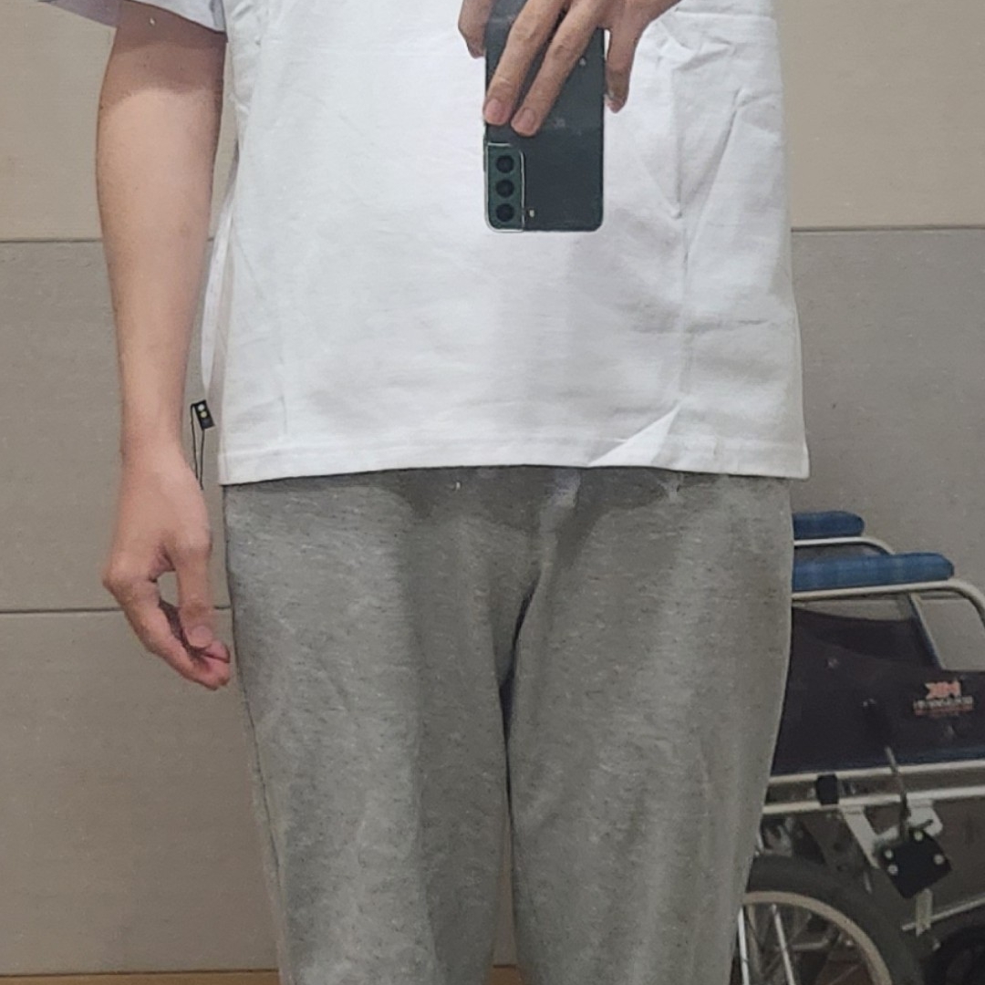 IAB Studio T-Shirt White Navy - 22FW 착용 스타일