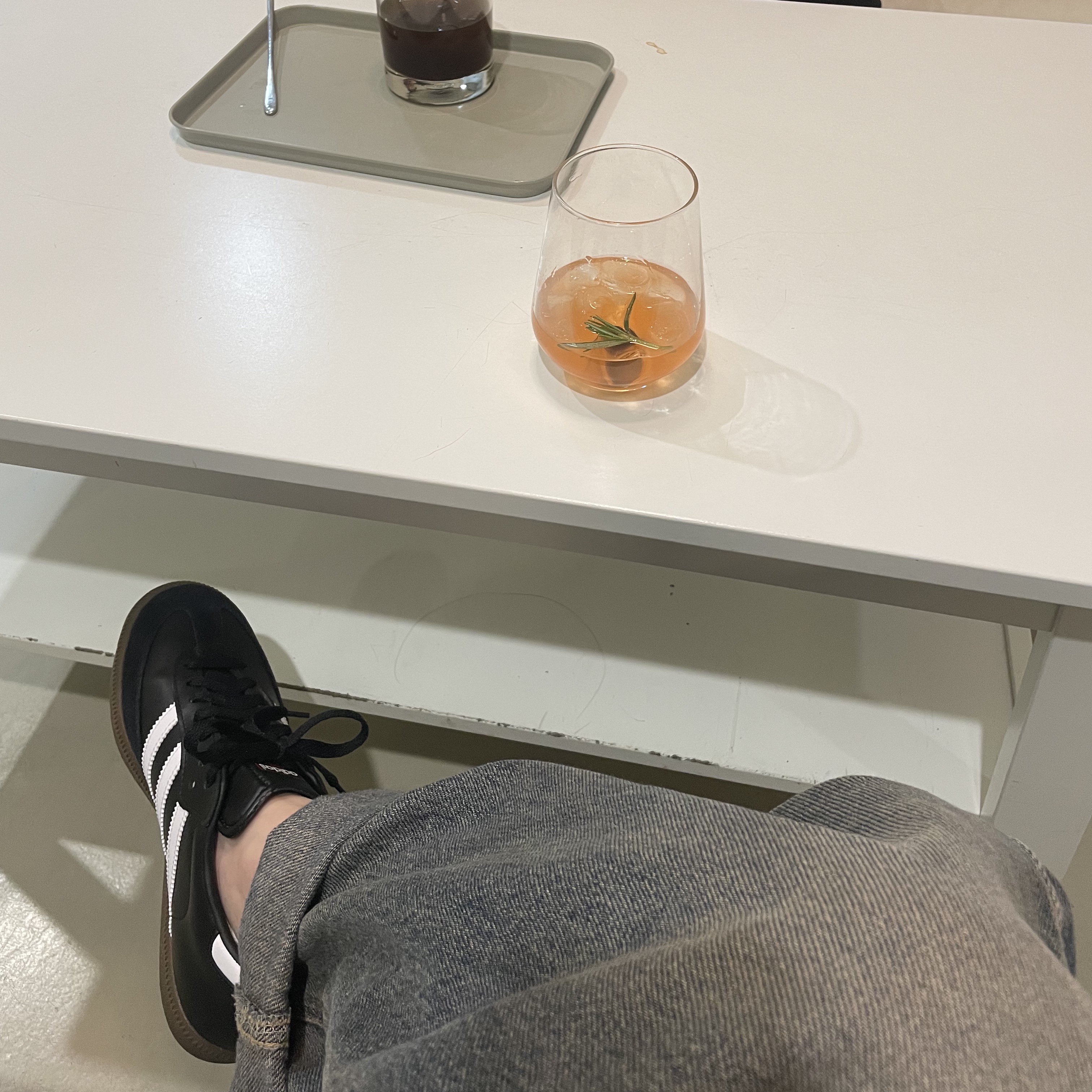 Adidas Samba Leather Core Black 착용 스타일 - 2