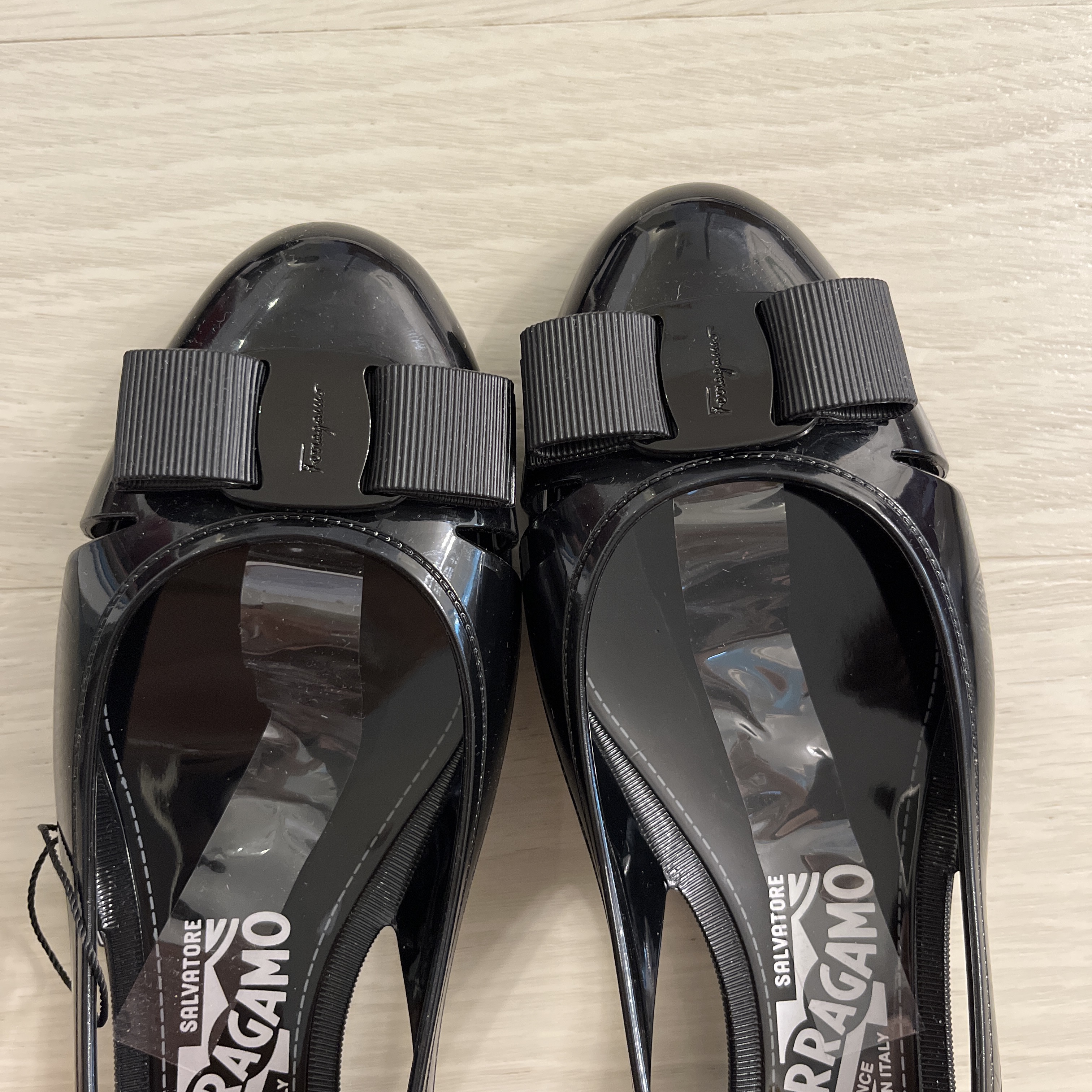 (W) Ferragamo Jelly Ballet Flat Vara Bow Black 착용 스타일