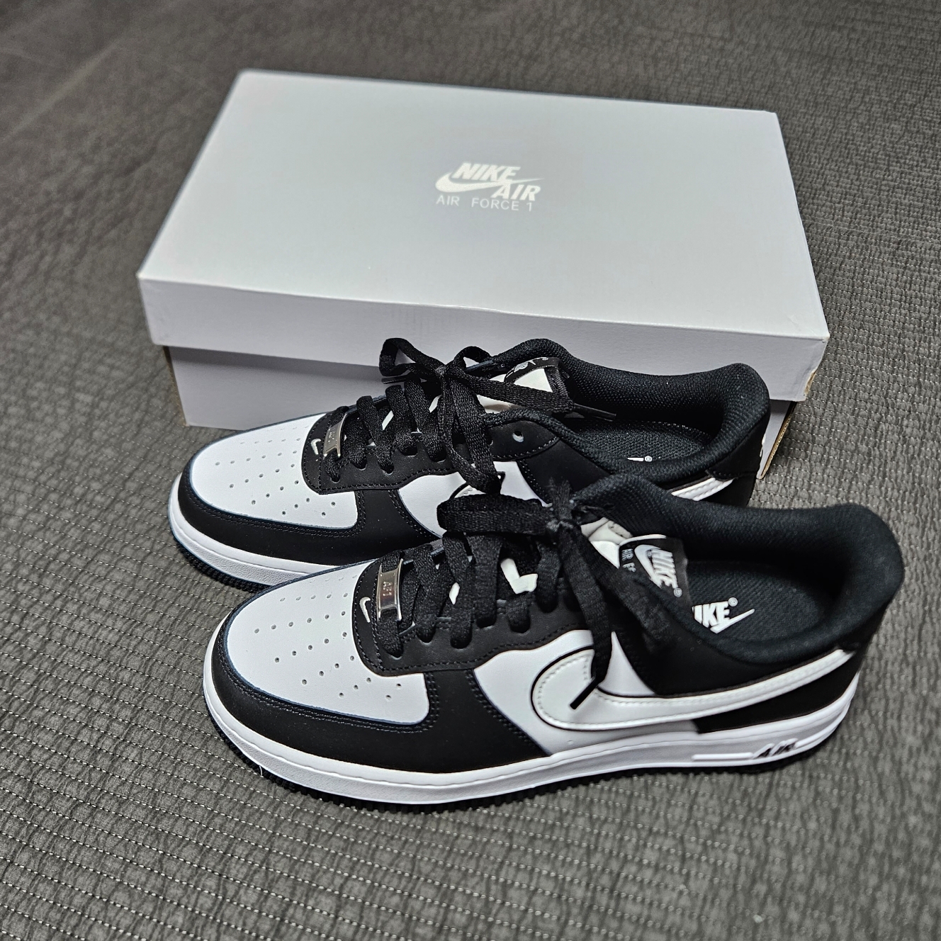 Nike Air Force 1 '07 Black White 착용 스타일