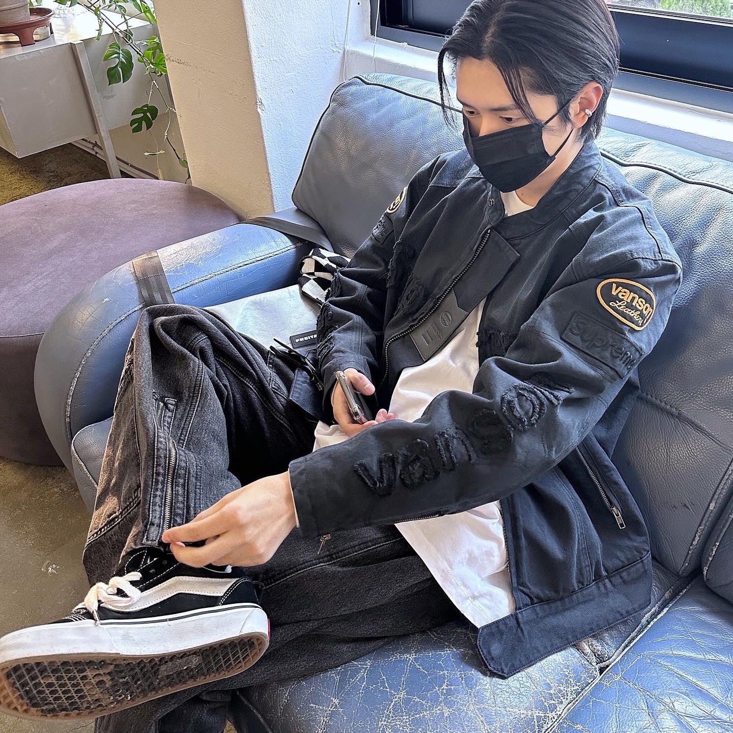 Vans Vault x Imran Potato Knu-Skool VR3 LX Black White, Supreme x Vanson Leathers Cordura Denim Jacket Black - 22FW 착용 스타일
