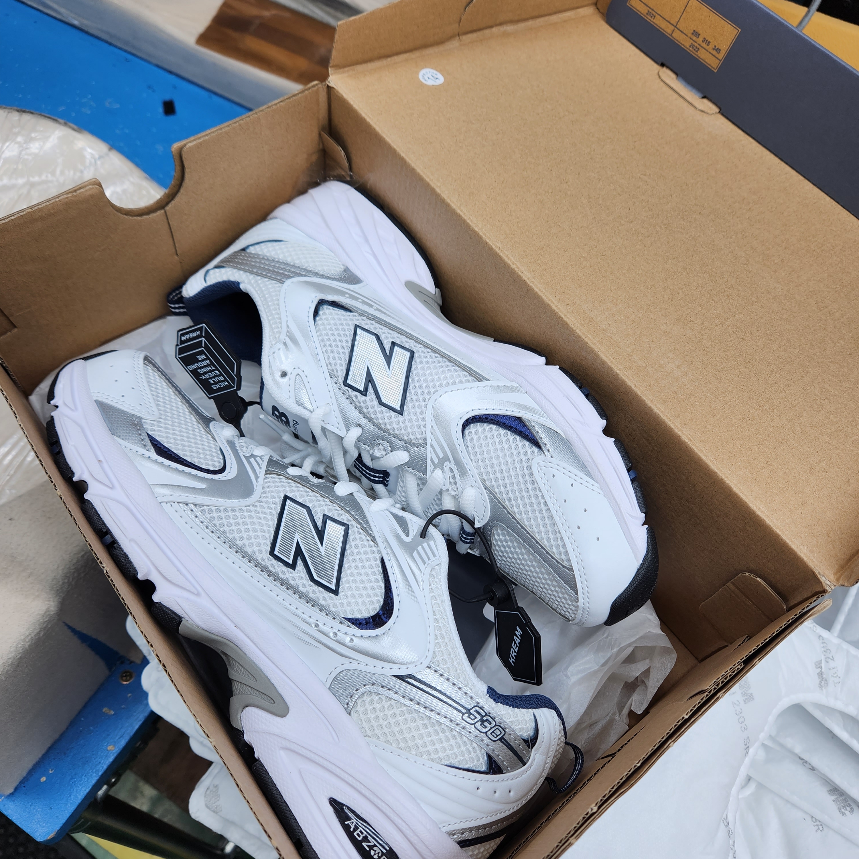 New Balance 530 White 착용 스타일