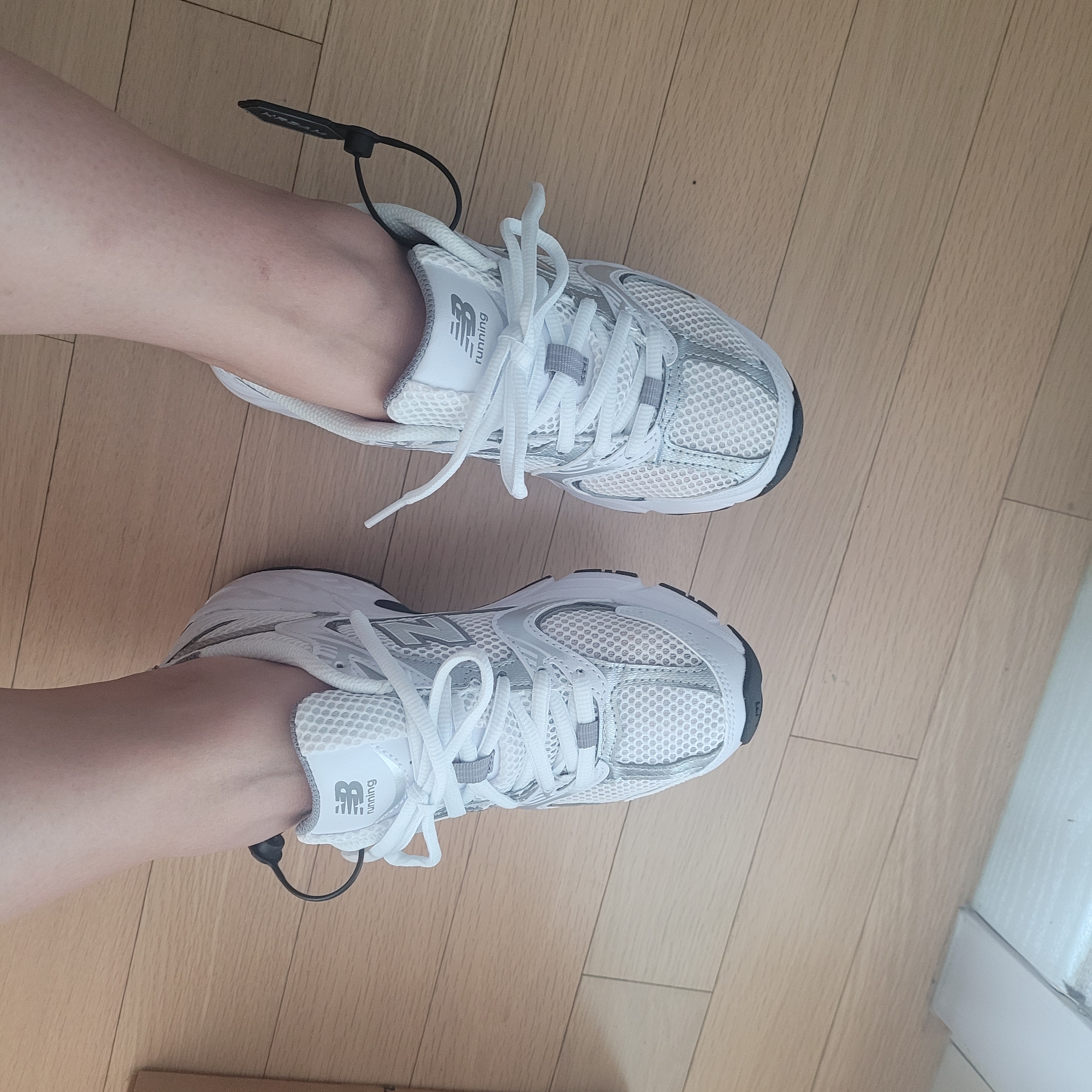 New Balance 530 White Silver 착용 스타일