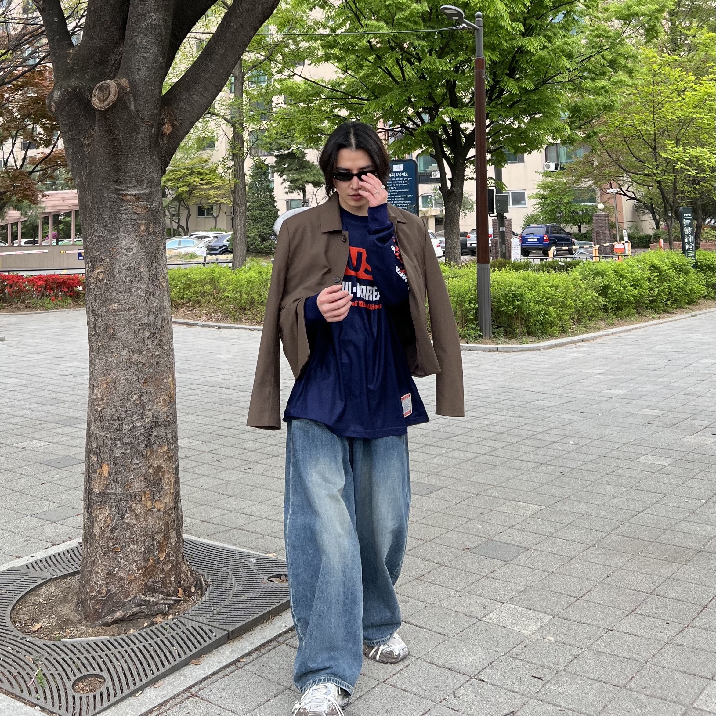 Balenciaga 3XL Sneakers Worn Out Light Beige, Lemaire Large Croissant Bag Coated Linen Canvas Black 착용 스타일 - 1